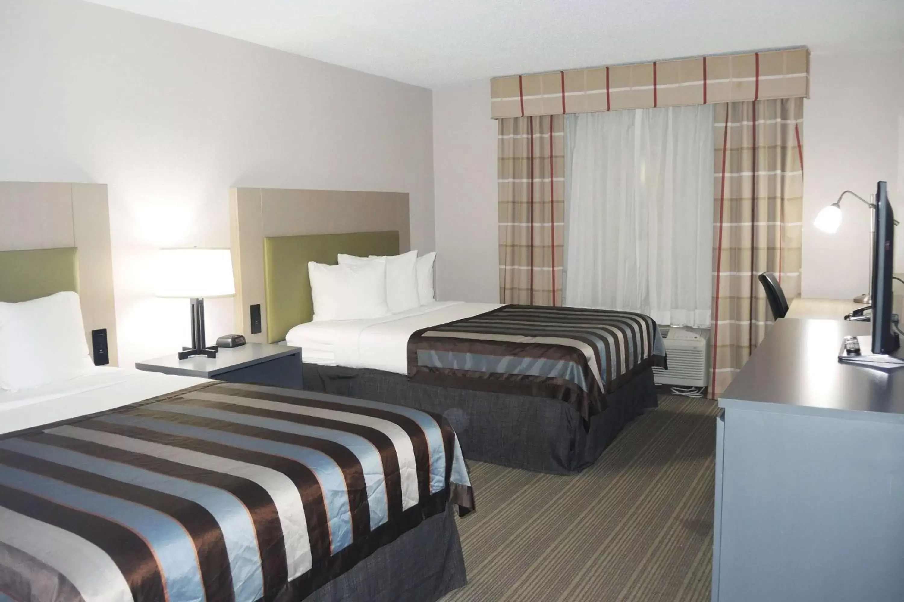 Queen Room with Two Queen Beds - Non-Smoking in Wingate by Wyndham Matthews - Charlotte Queen Room with Two Queen Beds - Non-Smoking in Wingate by Wyndham Matthews - Charlotte