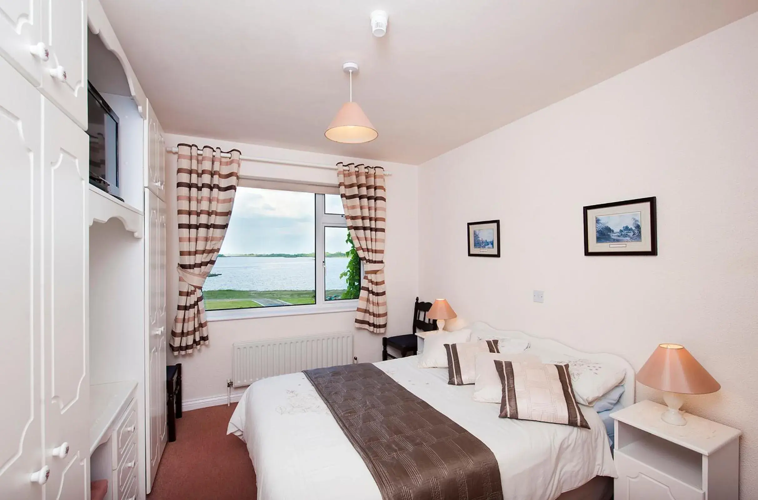 Double Room in The Waterfront House Country Home Double Room in The Waterfront House Country Home