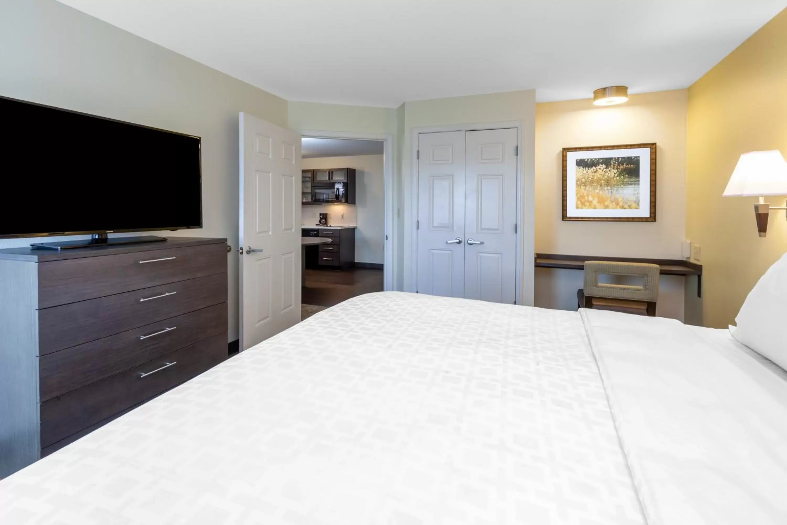 One-Bedroom King Suite with Sofa Bed in Candlewood Suites Kalamazoo by IHG One-Bedroom King Suite with Sofa Bed in Candlewood Suites Kalamazoo by IHG
