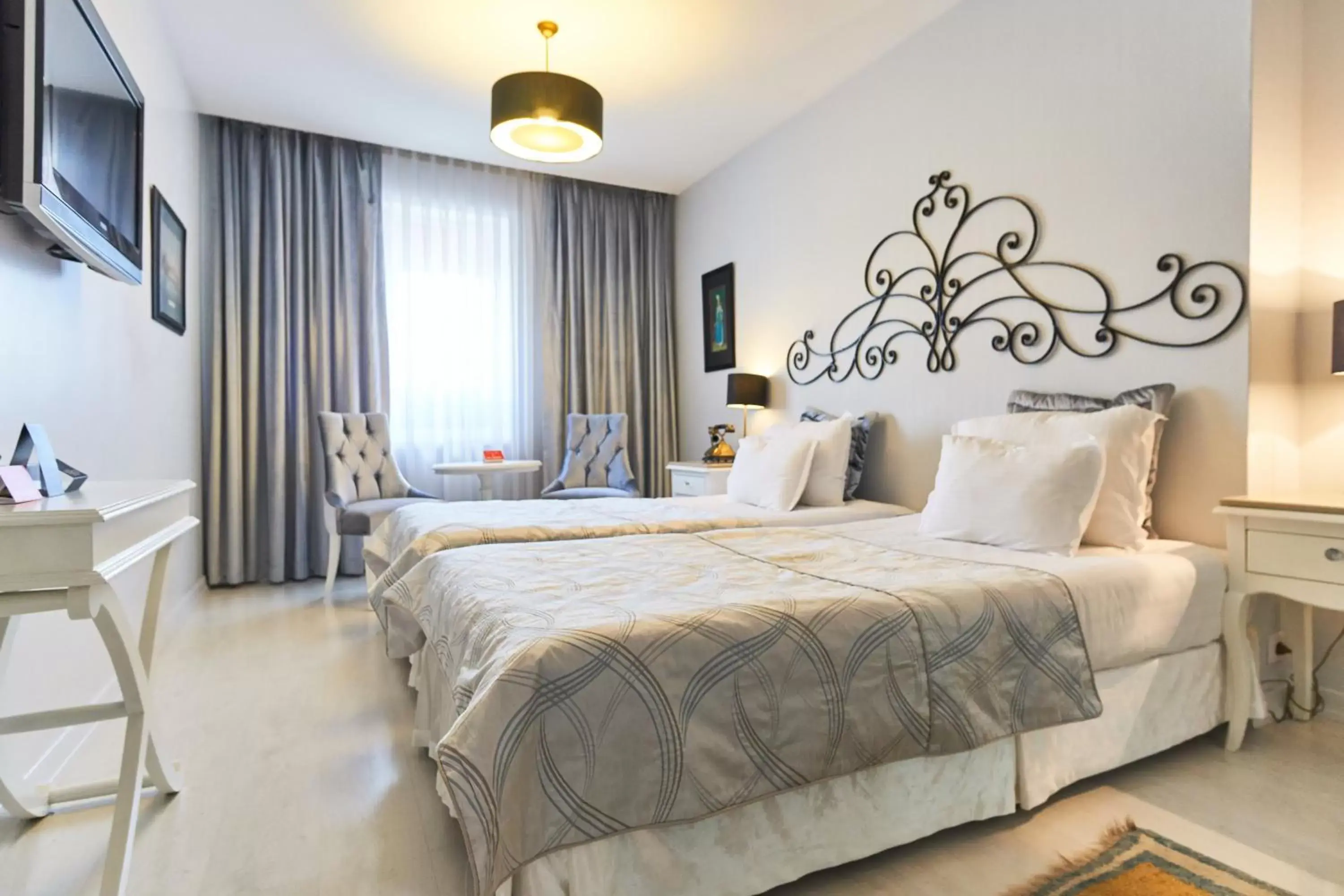 Connecting Room For 4 in Celal Sultan Hotel Special Class Connecting Room For 4 in Celal Sultan Hotel Special Class