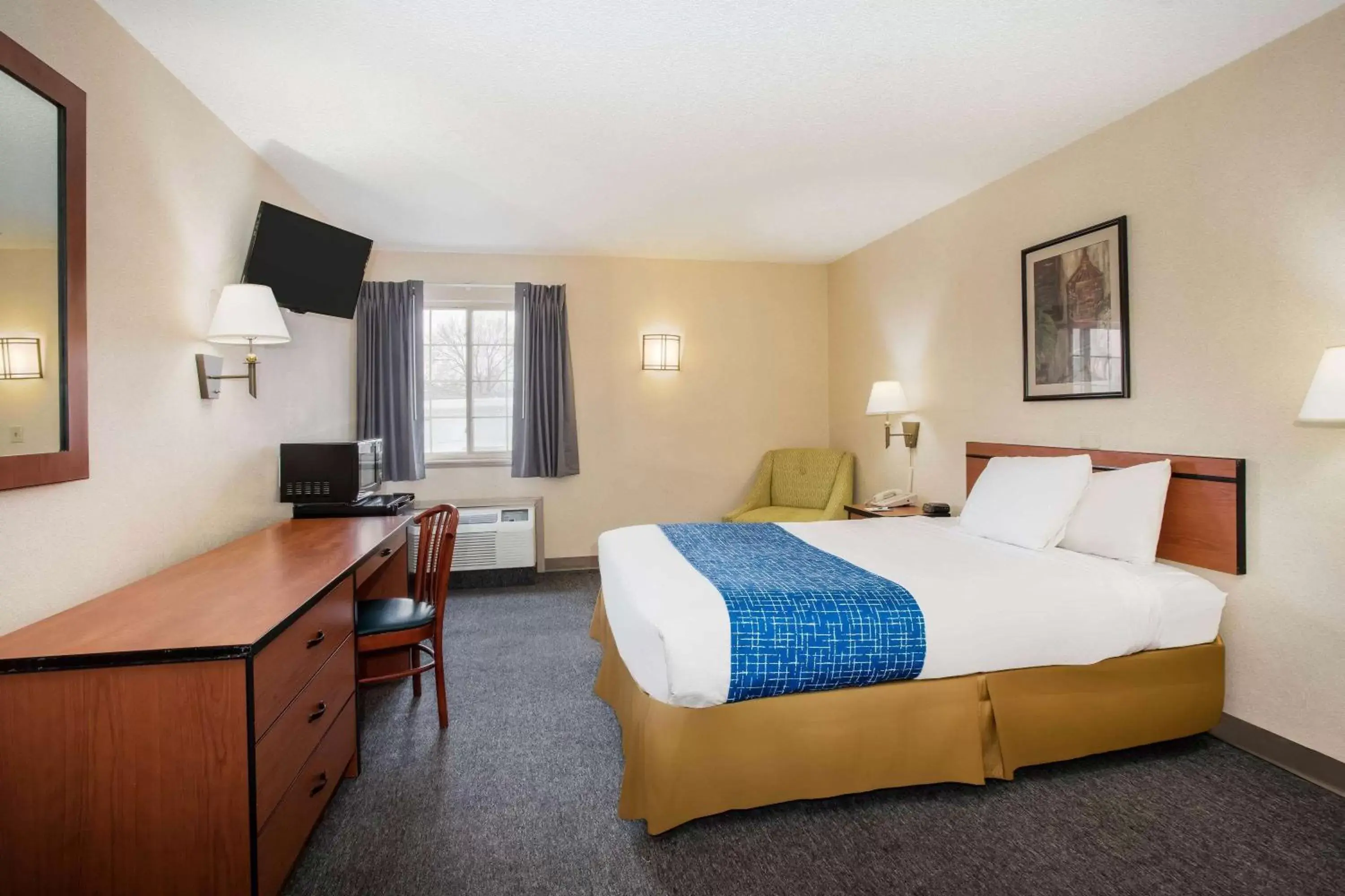 King Room - Mobility Access/Non-Smoking in Travelodge by Wyndham Colorado Springs Airport - Peterson SFB King Room - Mobility Access/Non-Smoking in Travelodge by Wyndham Colorado Springs Airport - Peterson SFB