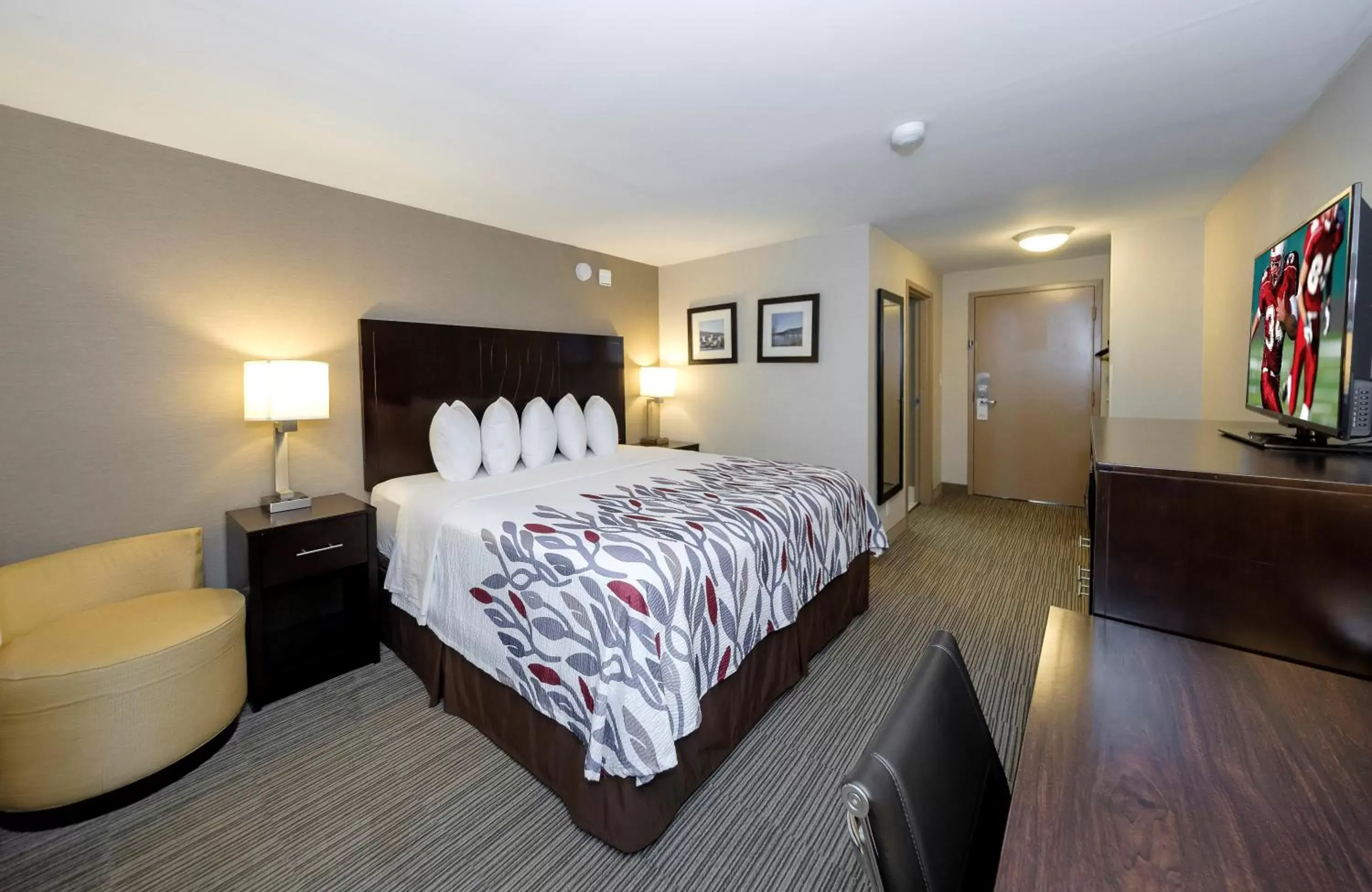 Deluxe King Room – Disability Access/Roll-In Shower Non-Smoking in Red Roof Inn & Suites Newburgh - Stewart Airport West Point Deluxe King Room – Disability Access/Roll-In Shower Non-Smoking in Red Roof Inn & Suites Newburgh - Stewart Airport West Point