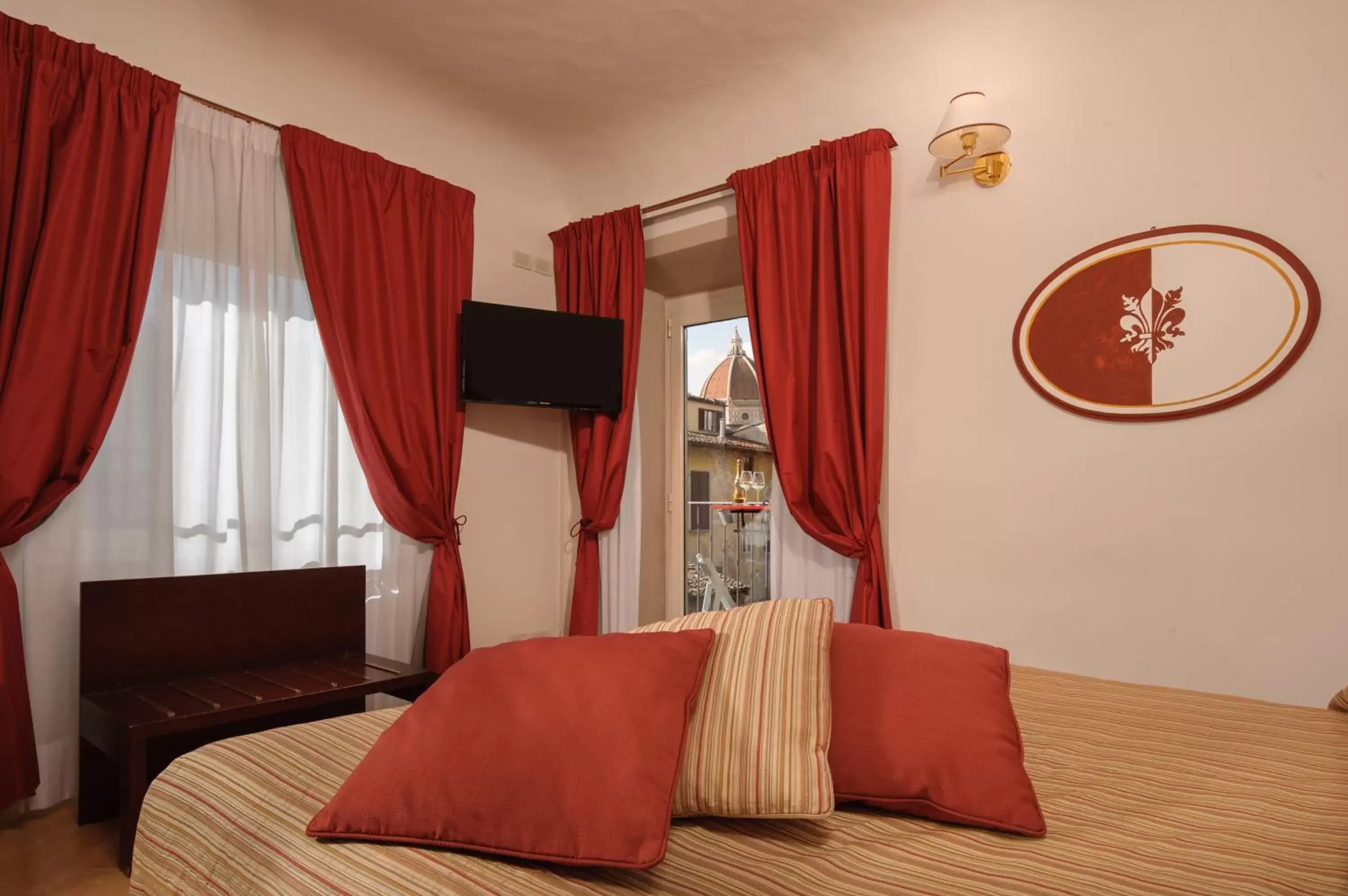 Deluxe Double Room with Balcony in Hotel Cardinal of Florence - recommended for ages 25 to 55 Deluxe Double Room with Balcony in Hotel Cardinal of Florence - recommended for ages 25 to 55