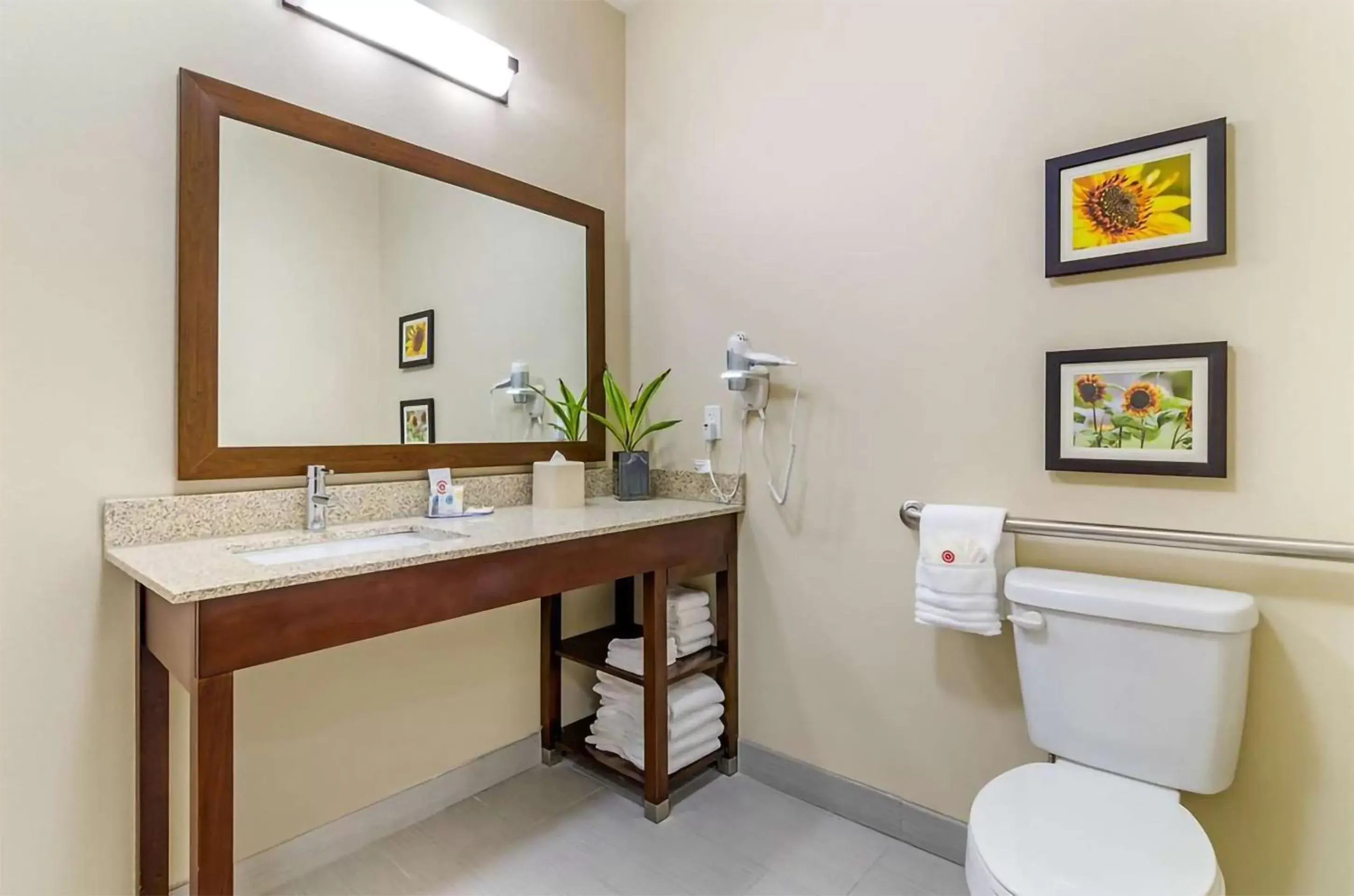 Superior Queen Suite with Two Queen Beds - Non-Smoking in Comfort Inn & Suites Salina North Superior Queen Suite with Two Queen Beds - Non-Smoking in Comfort Inn & Suites Salina North