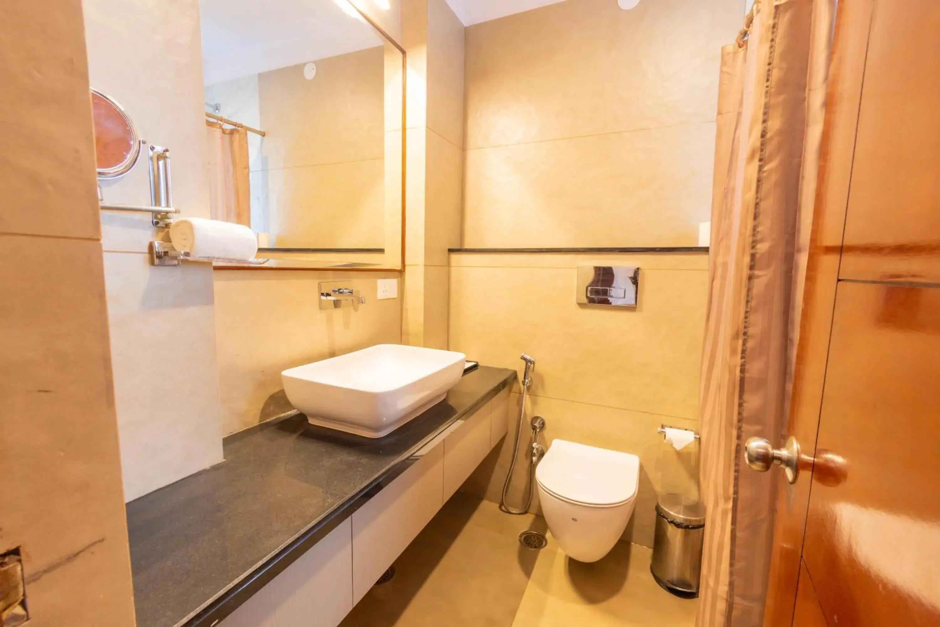 Superior Double Room in Hotel Clarks Inn Jaipur, Banipark Superior Double Room in Hotel Clarks Inn Jaipur, Banipark