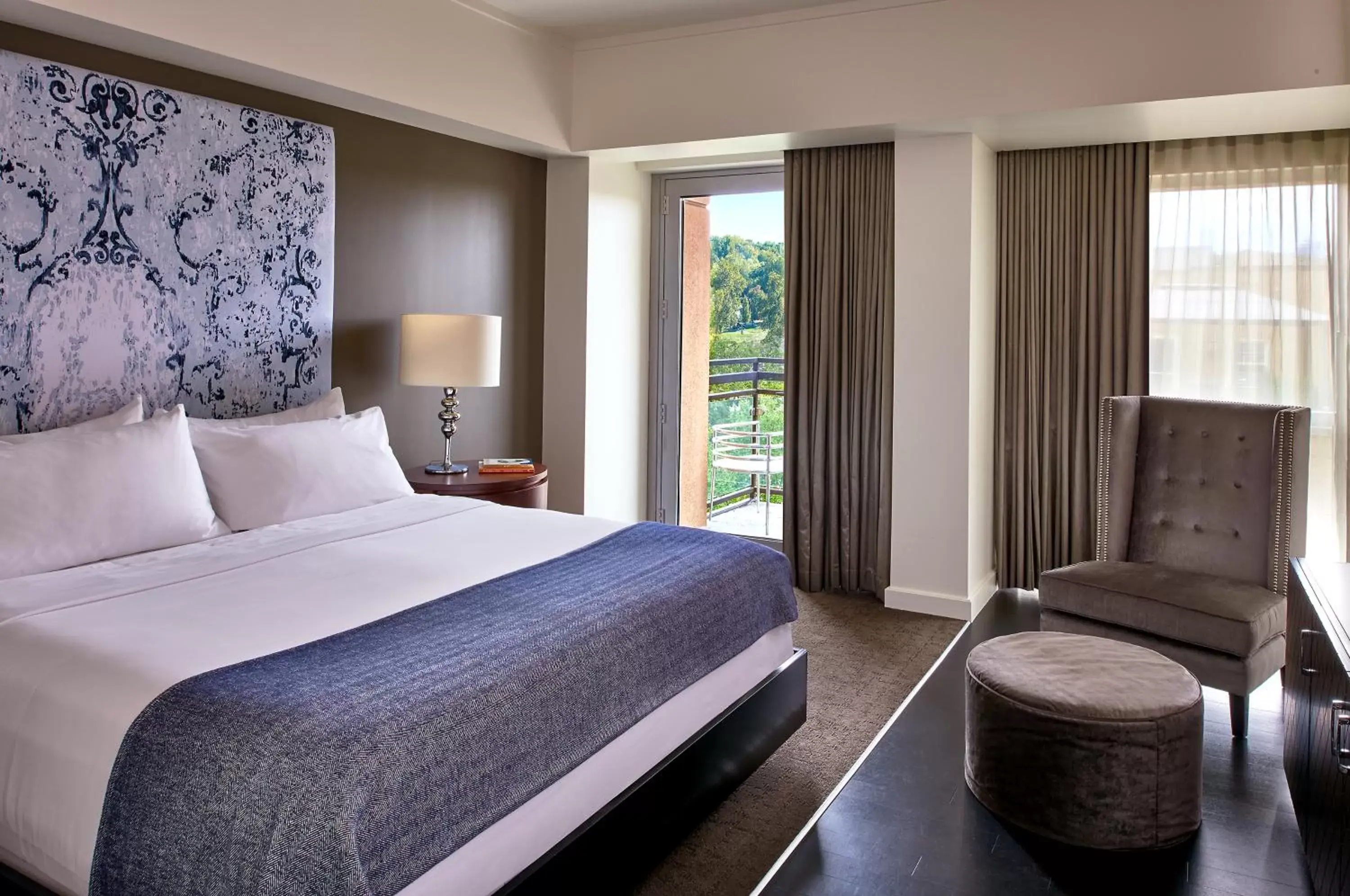 King Balcony Accessible in The Fontaine King Balcony Accessible in The Fontaine