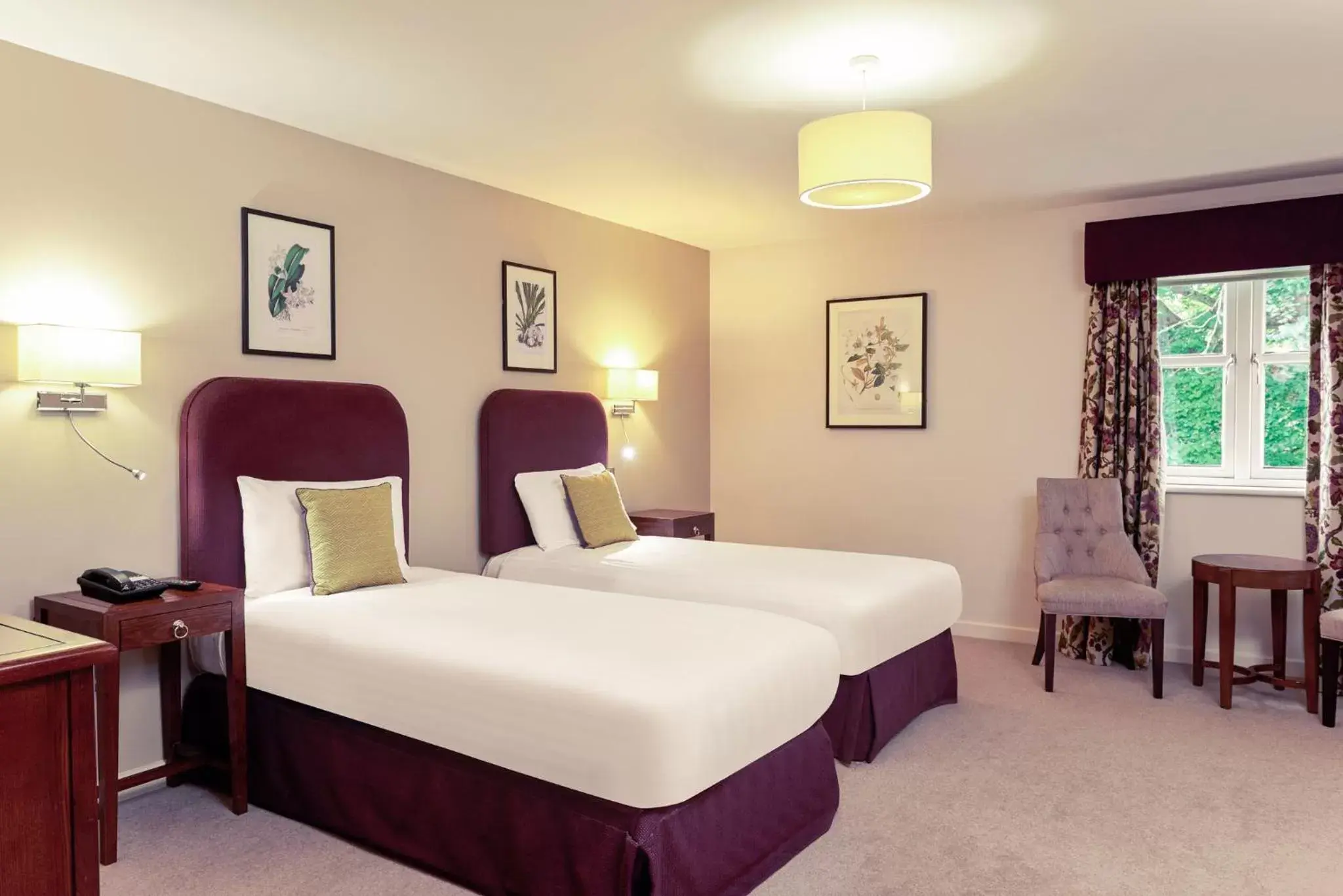 Standard Room with Two Zip Beds in Mercure Thame Lambert Hotel Standard Room with Two Zip Beds in Mercure Thame Lambert Hotel