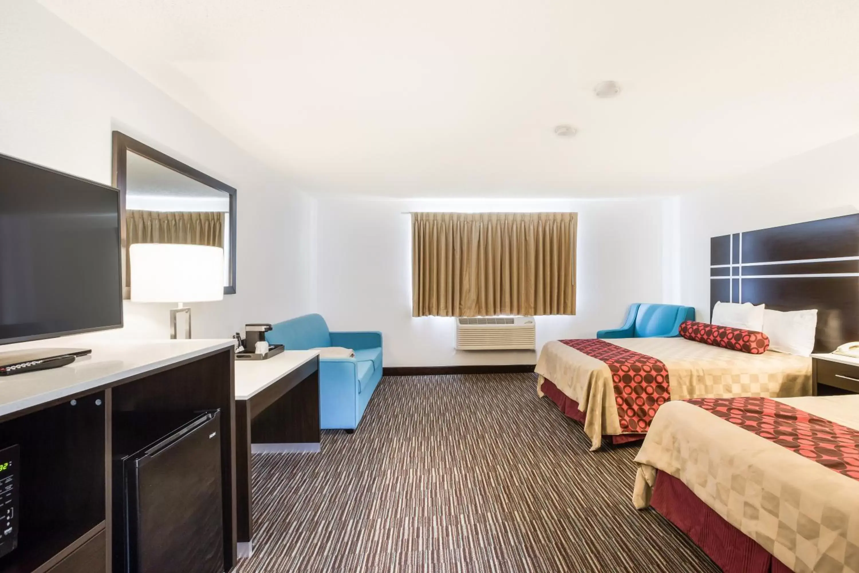 2 Queen Beds Exec Suite Non-Smoking in Americas Best Value Inn Charlotte 2 Queen Beds Exec Suite Non-Smoking in Americas Best Value Inn Charlotte