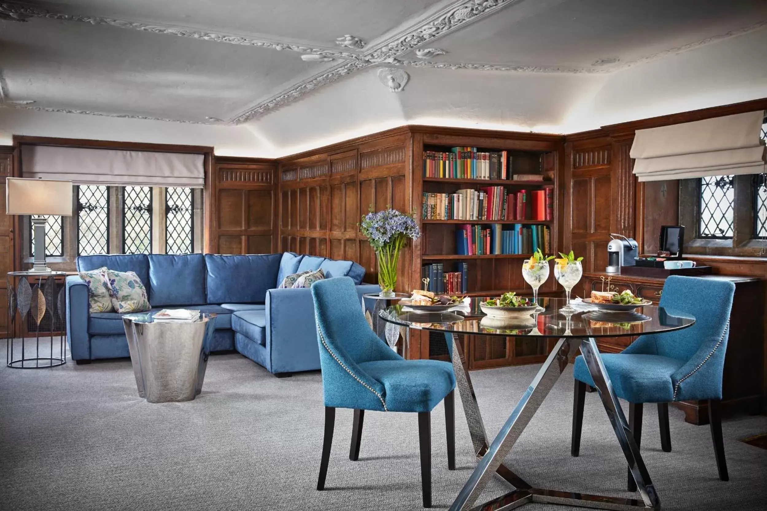 Deluxe King Suite in Great Fosters - Near Windsor Deluxe King Suite in Great Fosters - Near Windsor