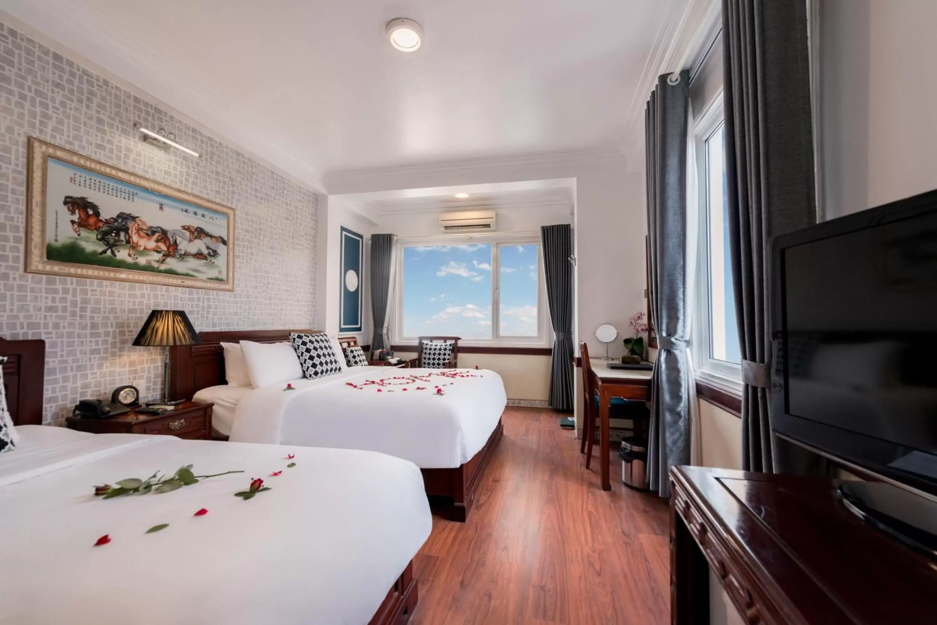 Family Room with City View (3 Adults + 1 Child) in Prince II Hotel Family Room with City View (3 Adults + 1 Child) in Prince II Hotel