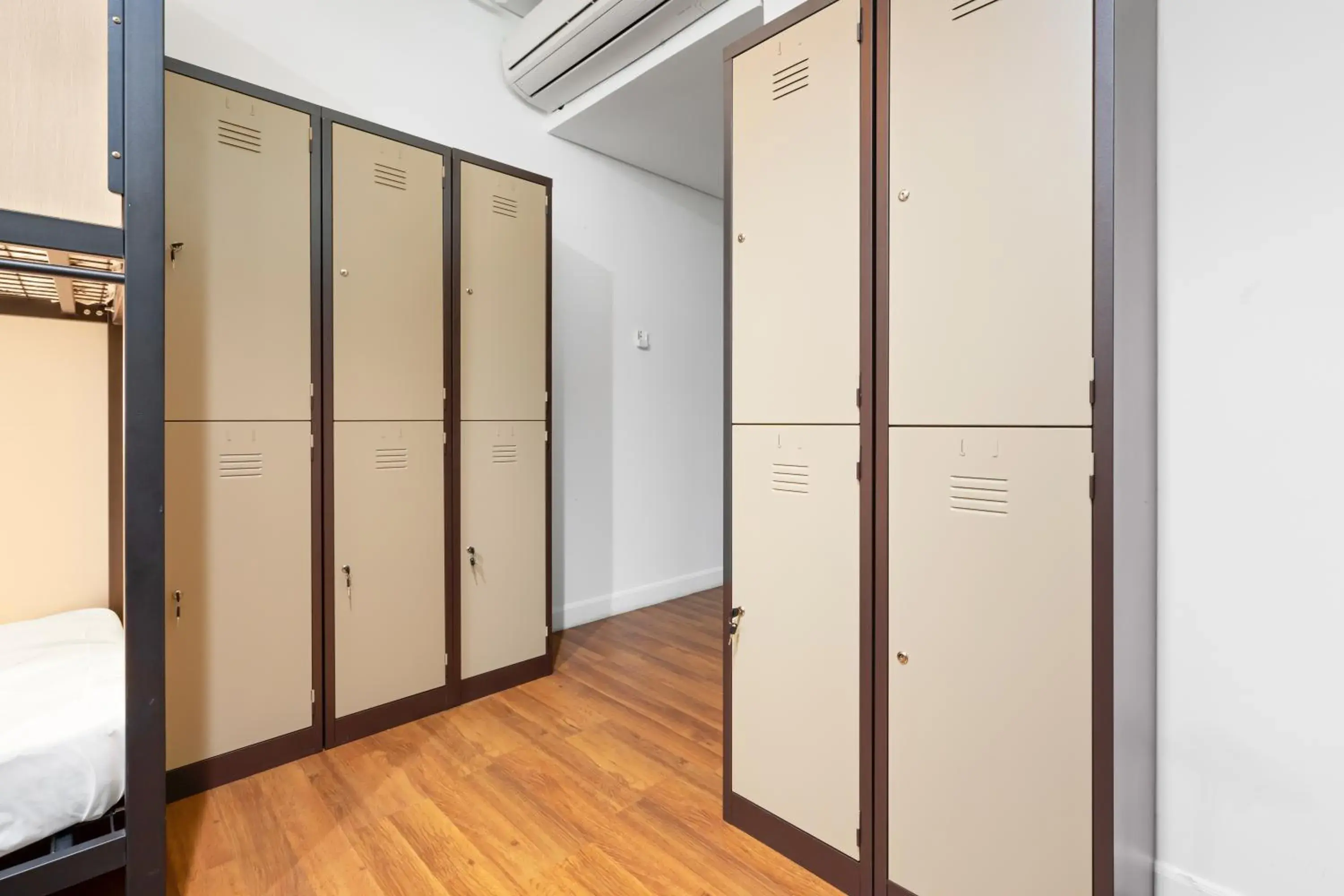 Bed in 8-Bed Dormitory Room in Amethyst Dorm KLCC Bed in 8-Bed Dormitory Room in Amethyst Dorm KLCC