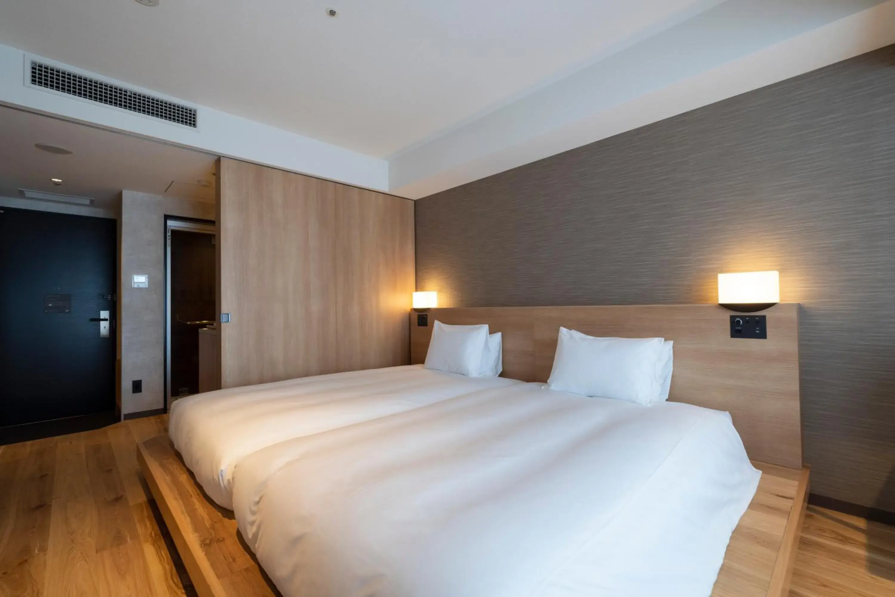 Wood Flat Twin Room and Fixed Window with Shower - single occupancy - Non Smoking in Umekoji Potel KYOTO Wood Flat Twin Room and Fixed Window with Shower - single occupancy - Non Smoking in Umekoji Potel KYOTO