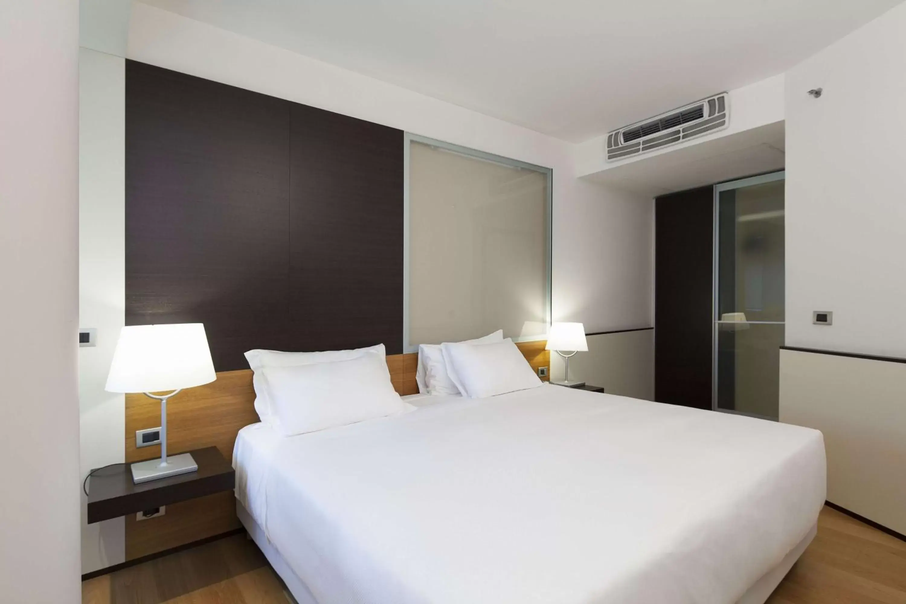 Standard Double or Twin Room with Darsena View in NH Venezia Laguna Palace Standard Double or Twin Room with Darsena View in NH Venezia Laguna Palace