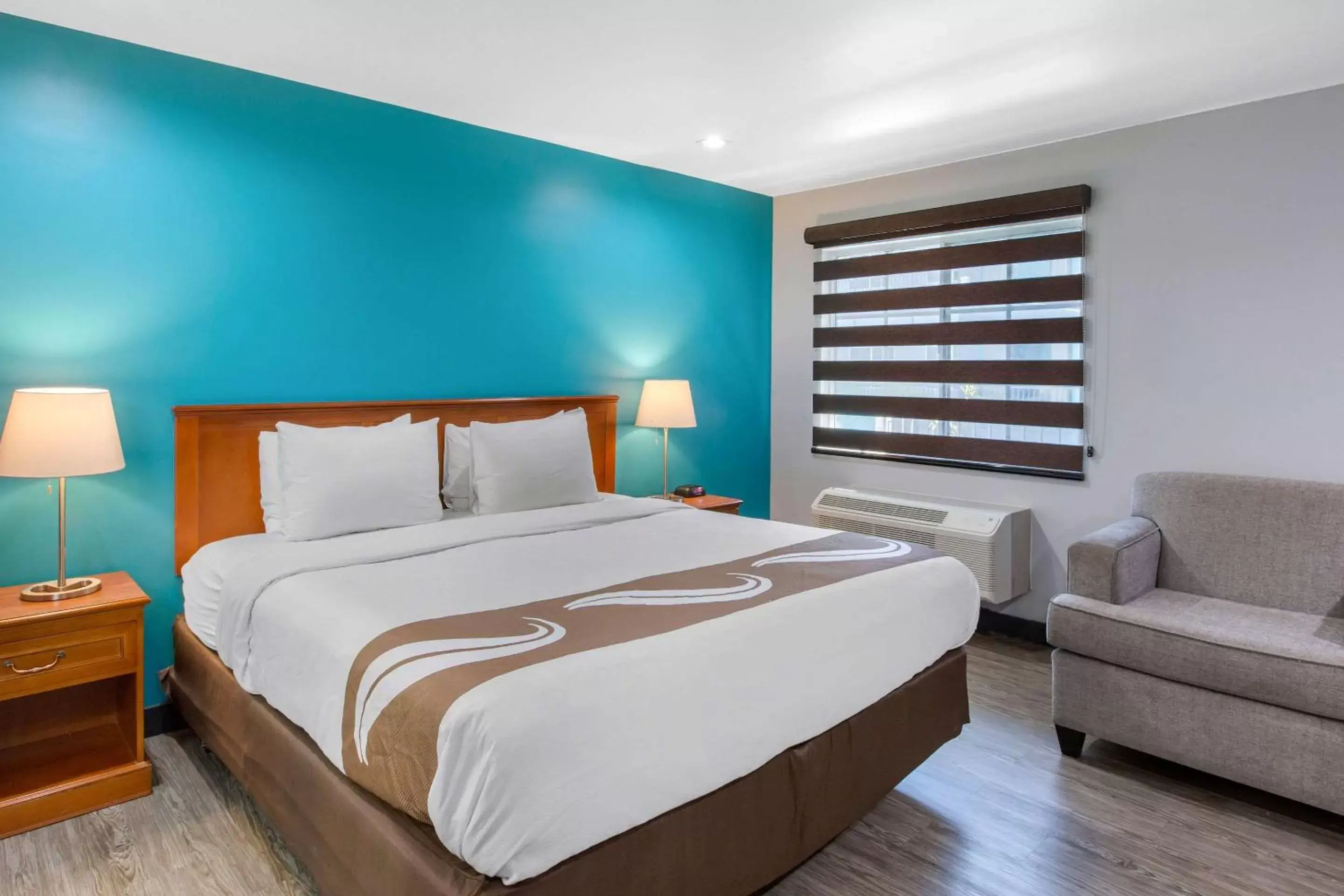 Standard Room, 1 King Bed, Non Smoking in Quality Inn Near Hollywood Walk of Fame Standard Room, 1 King Bed, Non Smoking in Quality Inn Near Hollywood Walk of Fame