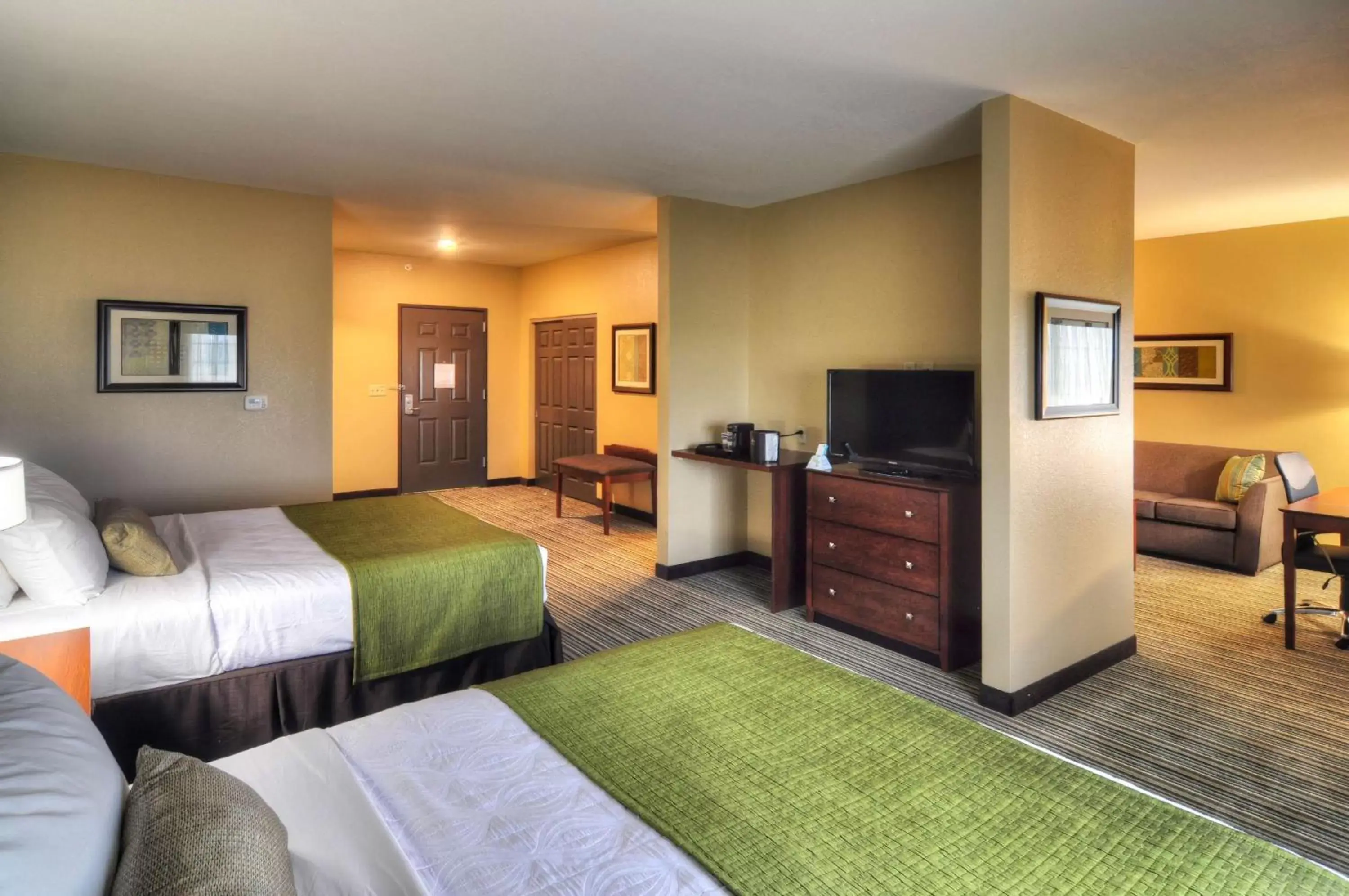 Queen Suite with Two Queen Beds - Disability Access in Best Western Plus Patterson Park Inn Queen Suite with Two Queen Beds - Disability Access in Best Western Plus Patterson Park Inn