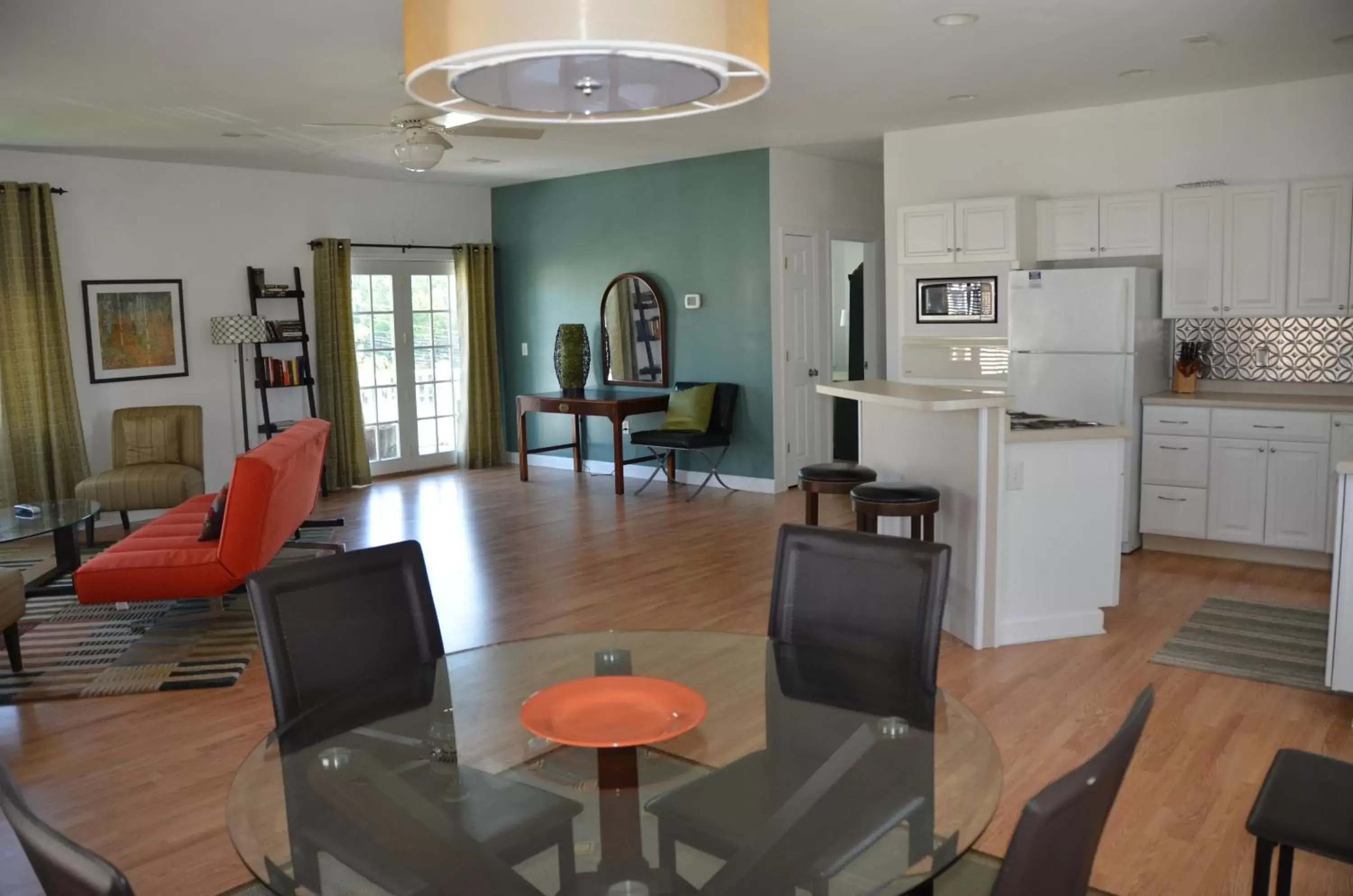 Two-Bedroom Apartment (InnTowne House) in Inn at Huntingfield Creek Two-Bedroom Apartment (InnTowne House) in Inn at Huntingfield Creek