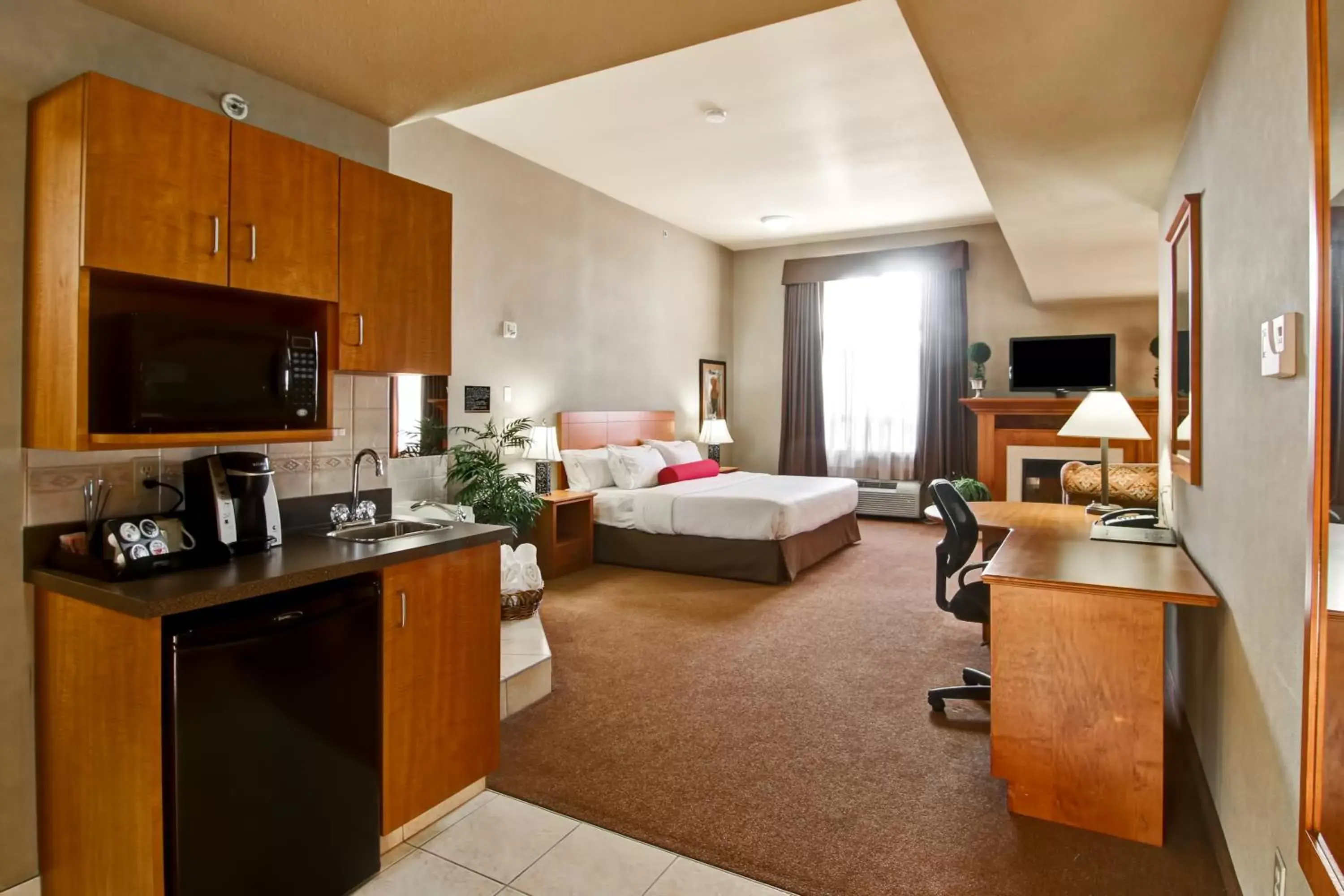 King Suite with Fireplace & Sofa Bed in Canalta Provost King Suite with Fireplace & Sofa Bed in Canalta Provost