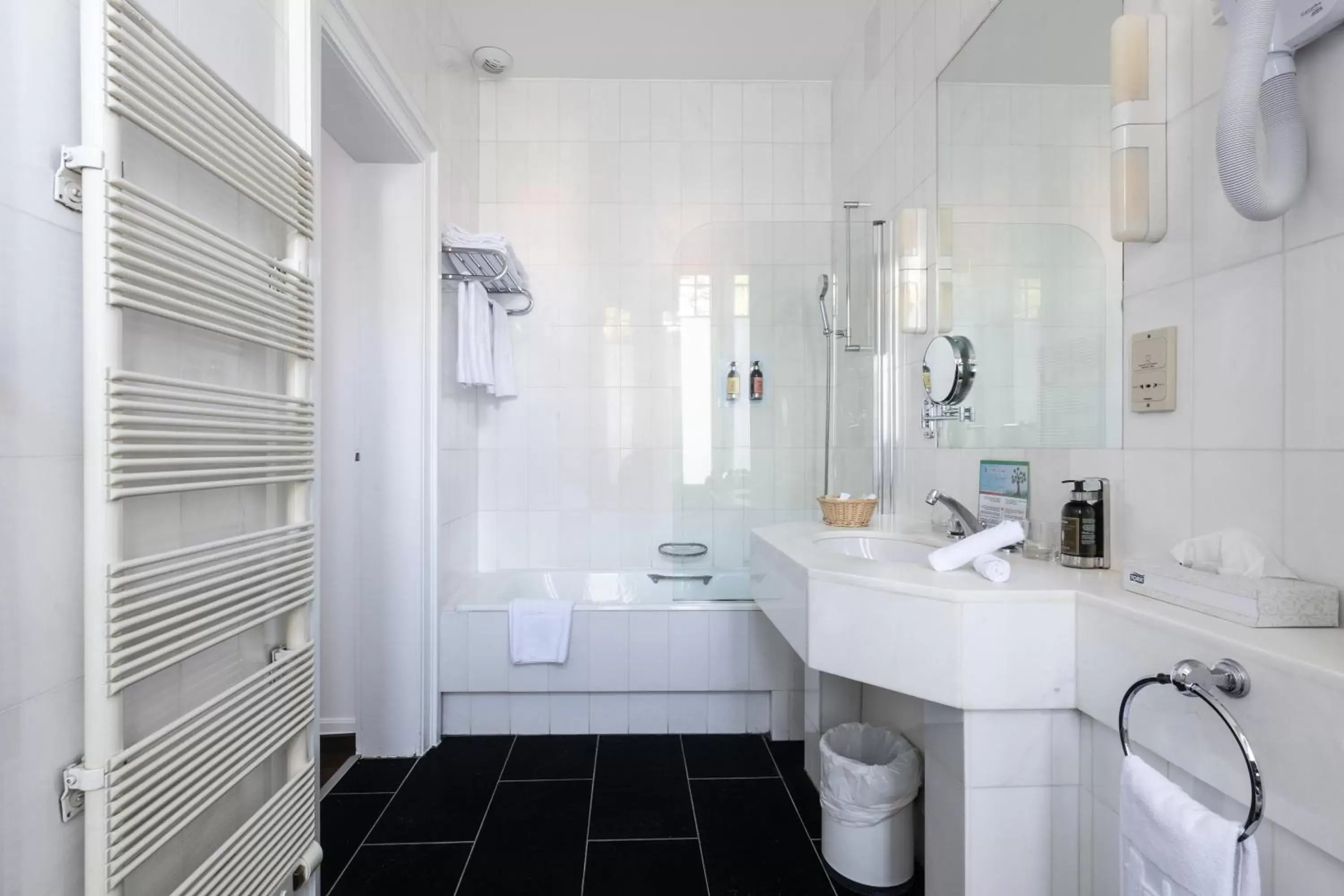 Deluxe Queen Room in Hotel Du Parc - Mulhouse Centre Deluxe Queen Room in Hotel Du Parc - Mulhouse Centre