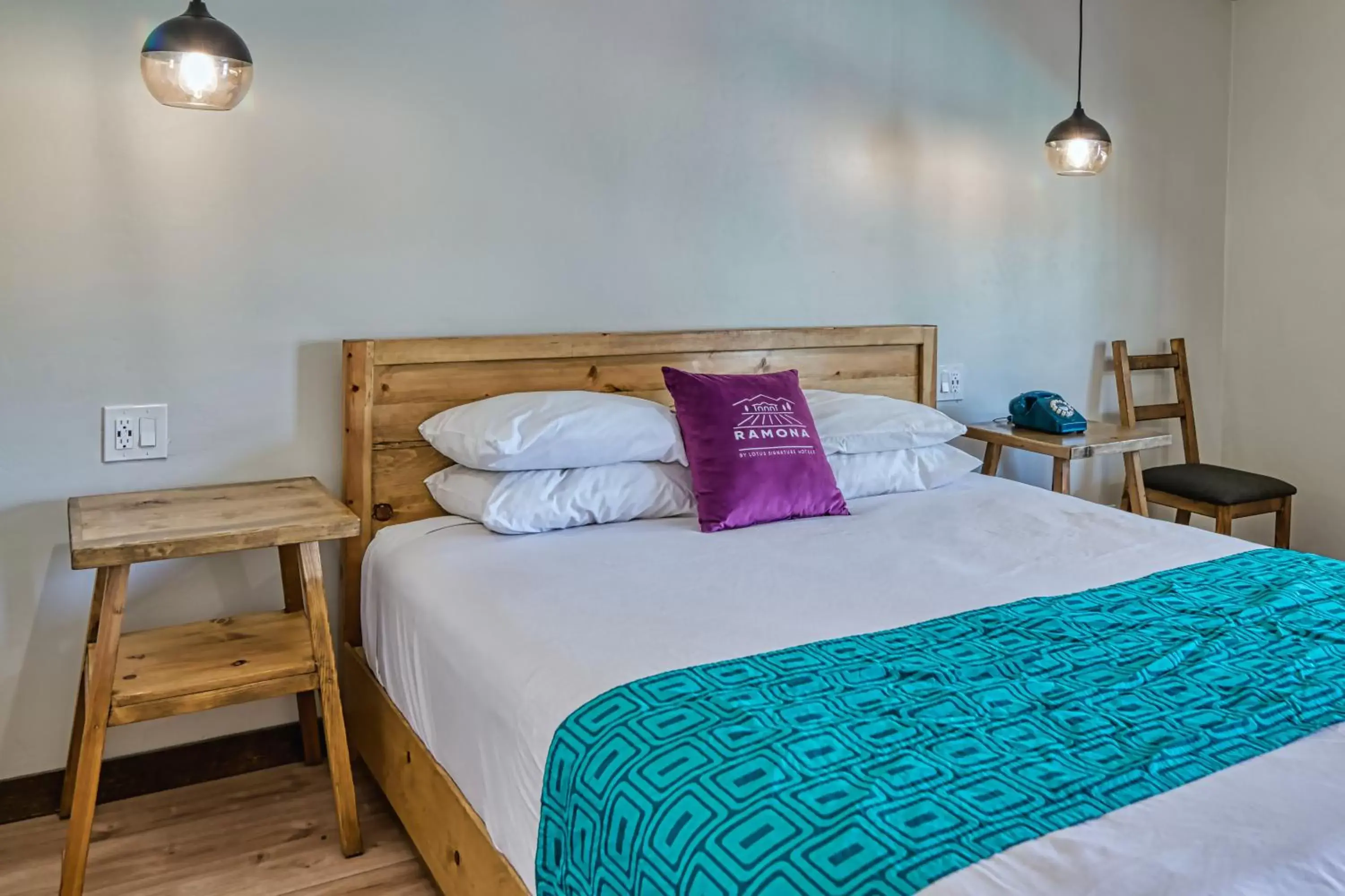 Twin Room - Disability Access in Ramona Valley Inn Twin Room - Disability Access in Ramona Valley Inn