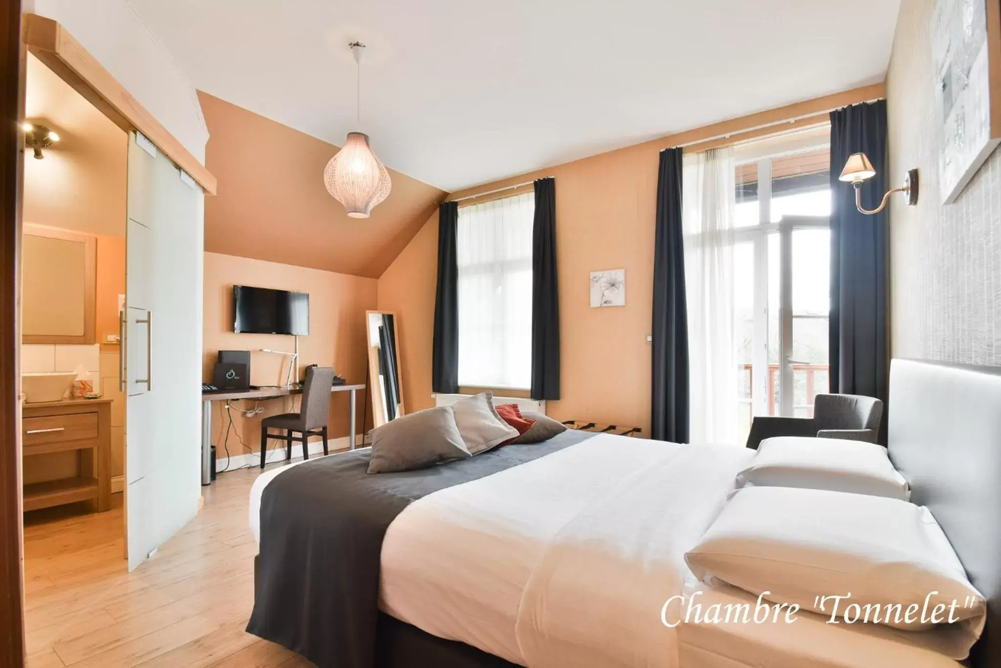 Classic Double Room in Hôtel l'Ecrin d'Ô Classic Double Room in Hôtel l'Ecrin d'Ô