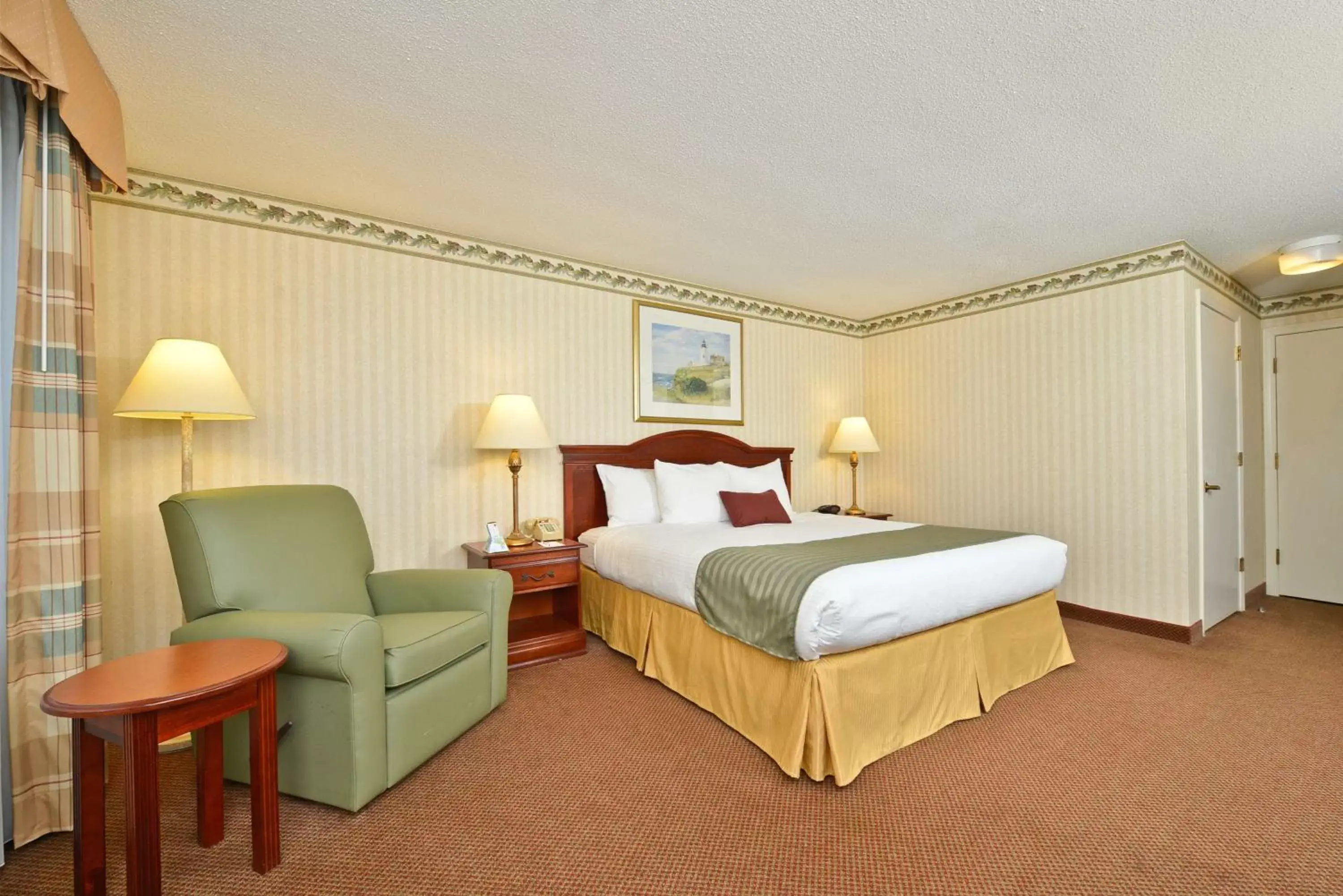 King Room with Mobility Accessible Walk In Shower and View - Non-Smoking in Best Western - Freeport Inn King Room with Mobility Accessible Walk In Shower and View - Non-Smoking in Best Western - Freeport Inn