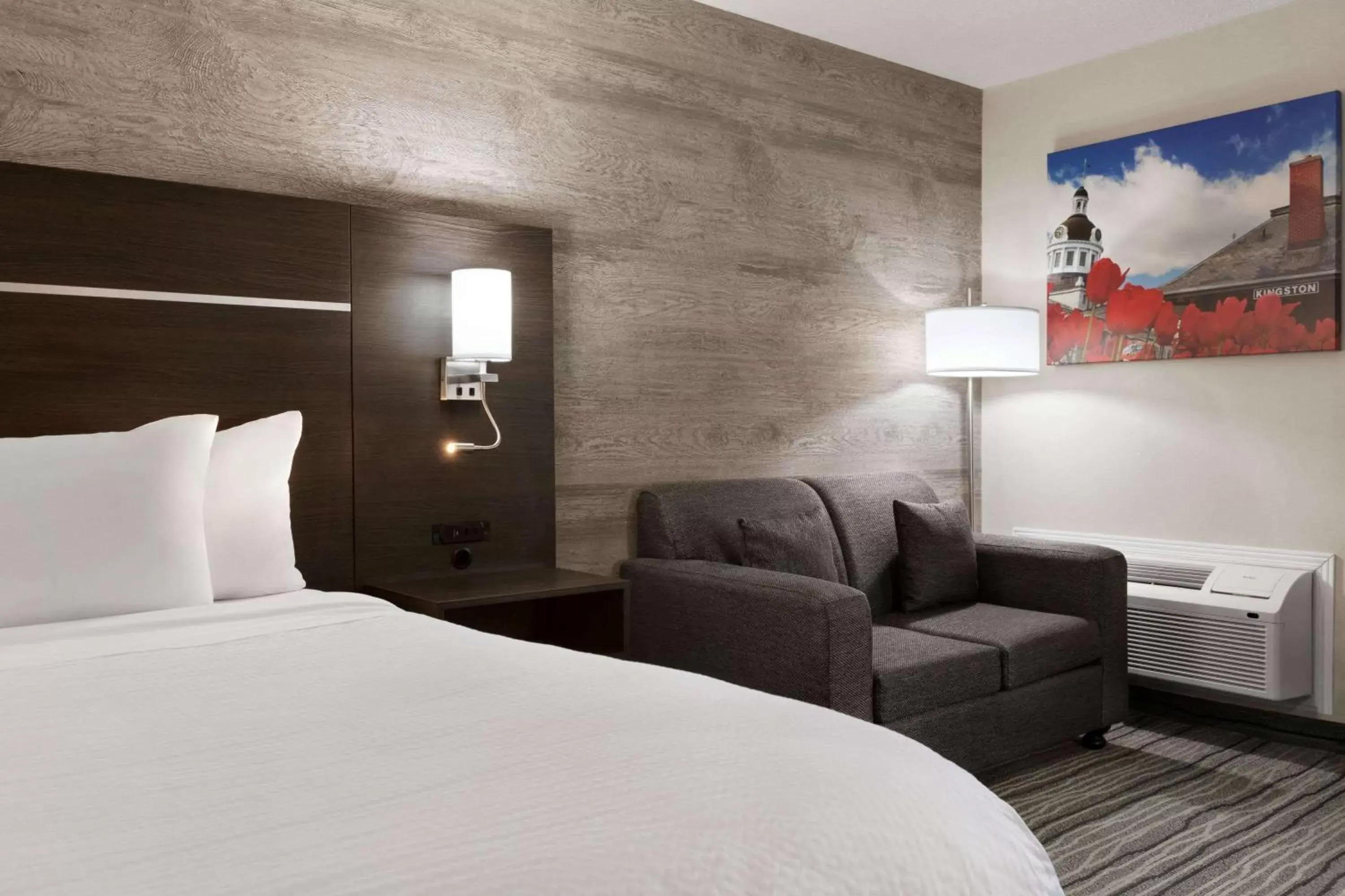 King Room - Non-Smoking in Days Inn by Wyndham Kingston King Room - Non-Smoking in Days Inn by Wyndham Kingston