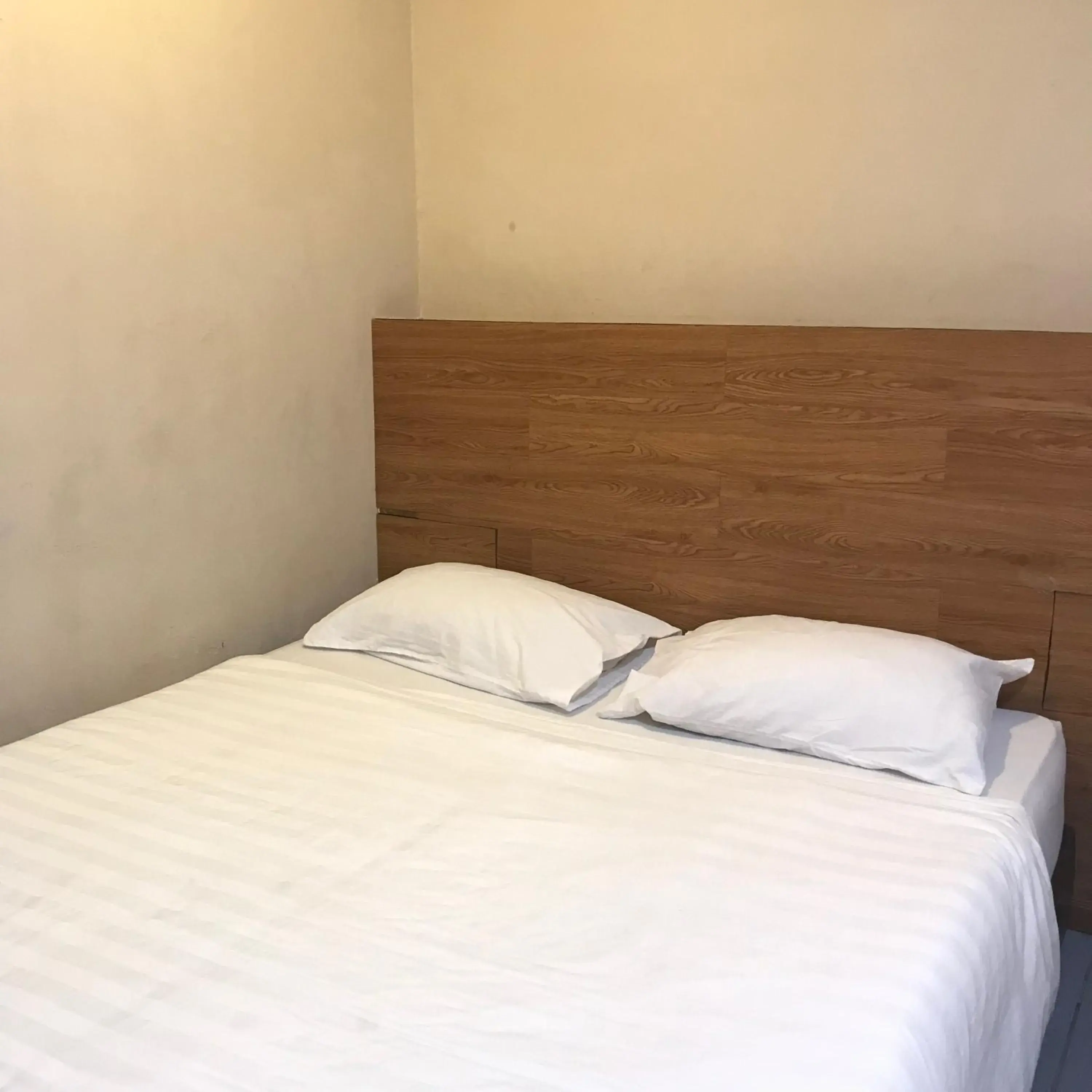 Standard Double or Twin Room without Window in Iskandar Sinsuran Guesthouse Standard Double or Twin Room without Window in Iskandar Sinsuran Guesthouse