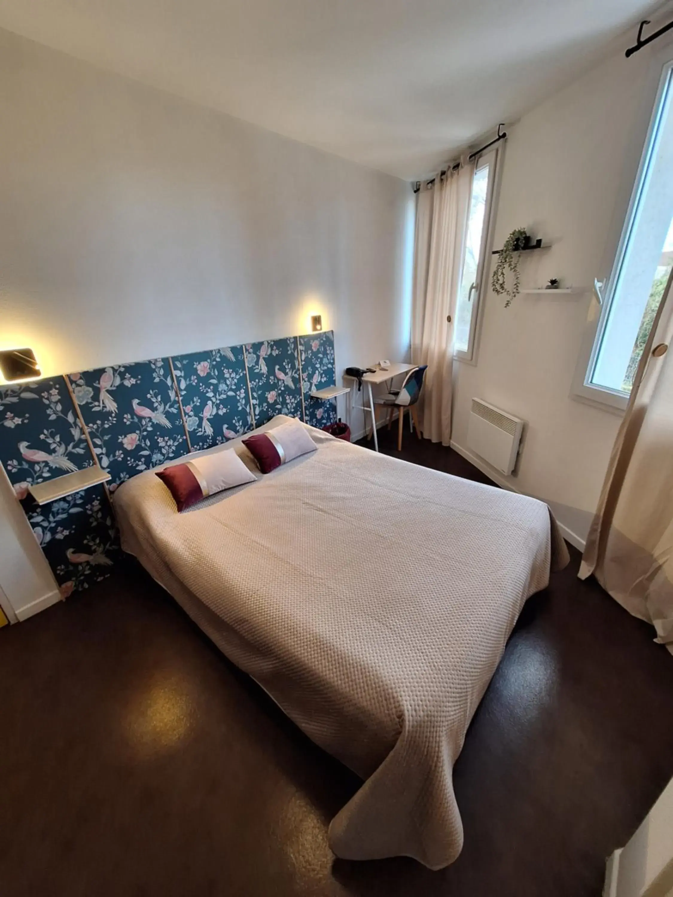 Single Room in Hotel Au Bon Sejour Single Room in Hotel Au Bon Sejour