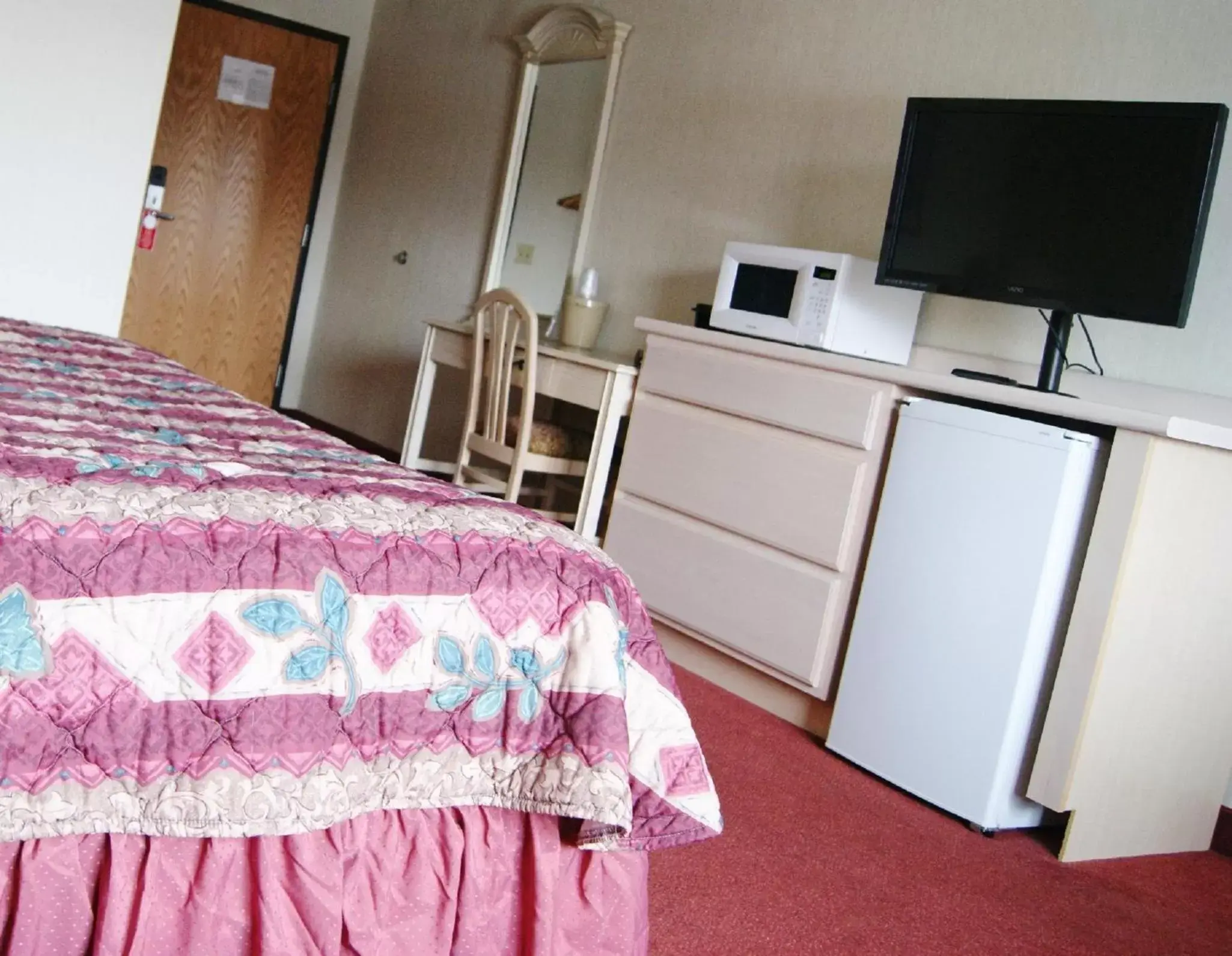 Large Double Room in Meadow Court Inn - Ithaca Large Double Room in Meadow Court Inn - Ithaca