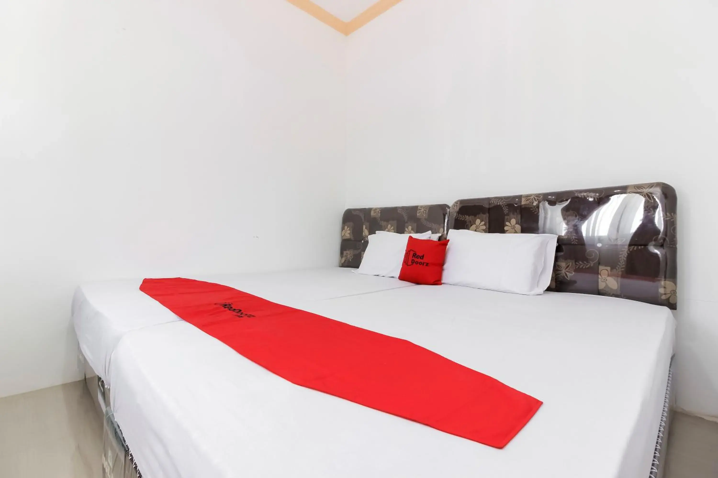 Double Room in RedDoorz near Sam Ratulangi Airport Manado Double Room in RedDoorz near Sam Ratulangi Airport Manado
