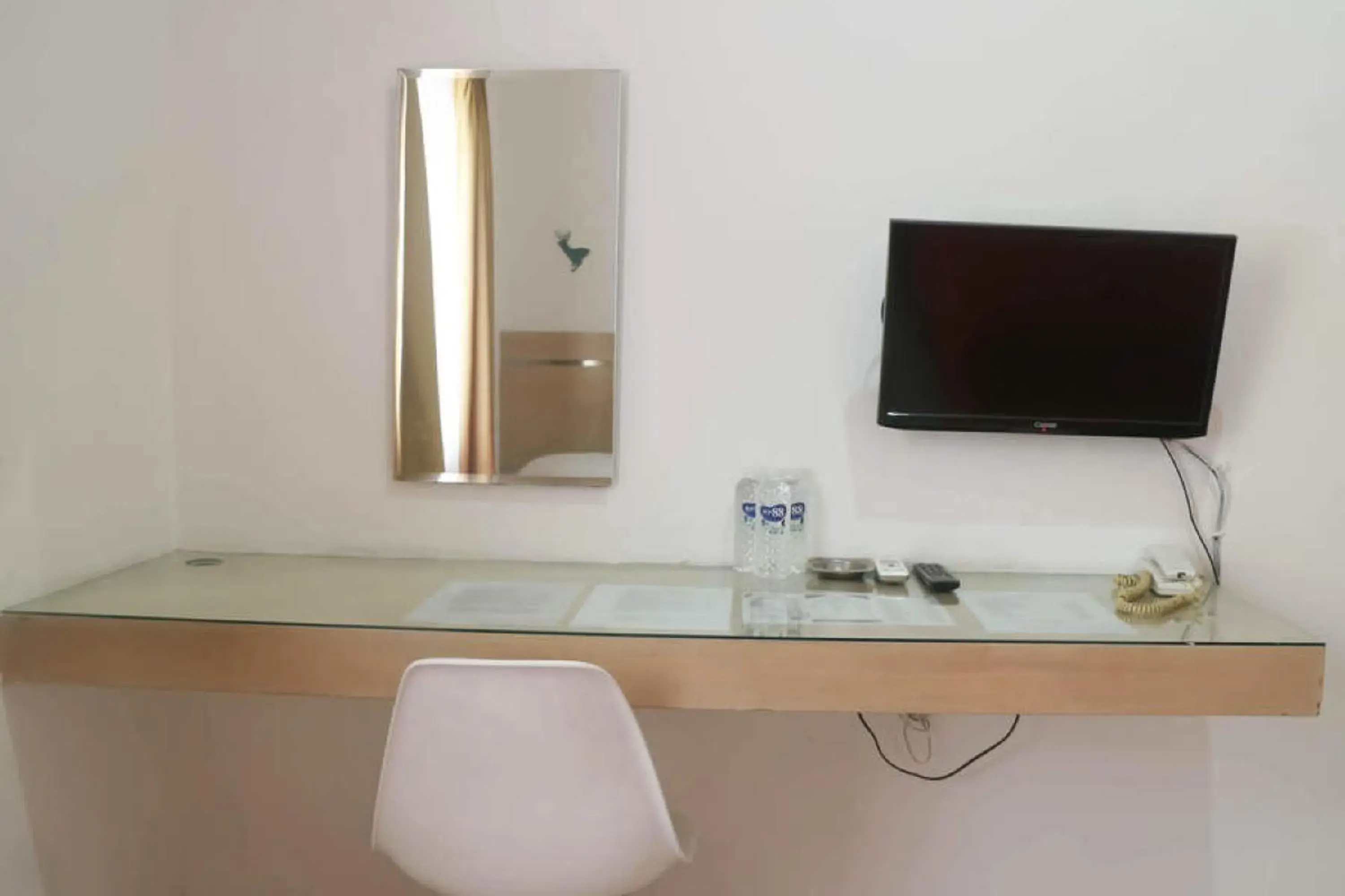 Twin Room in RedDoorz near Alun Alun Bandung 3 Twin Room in RedDoorz near Alun Alun Bandung 3