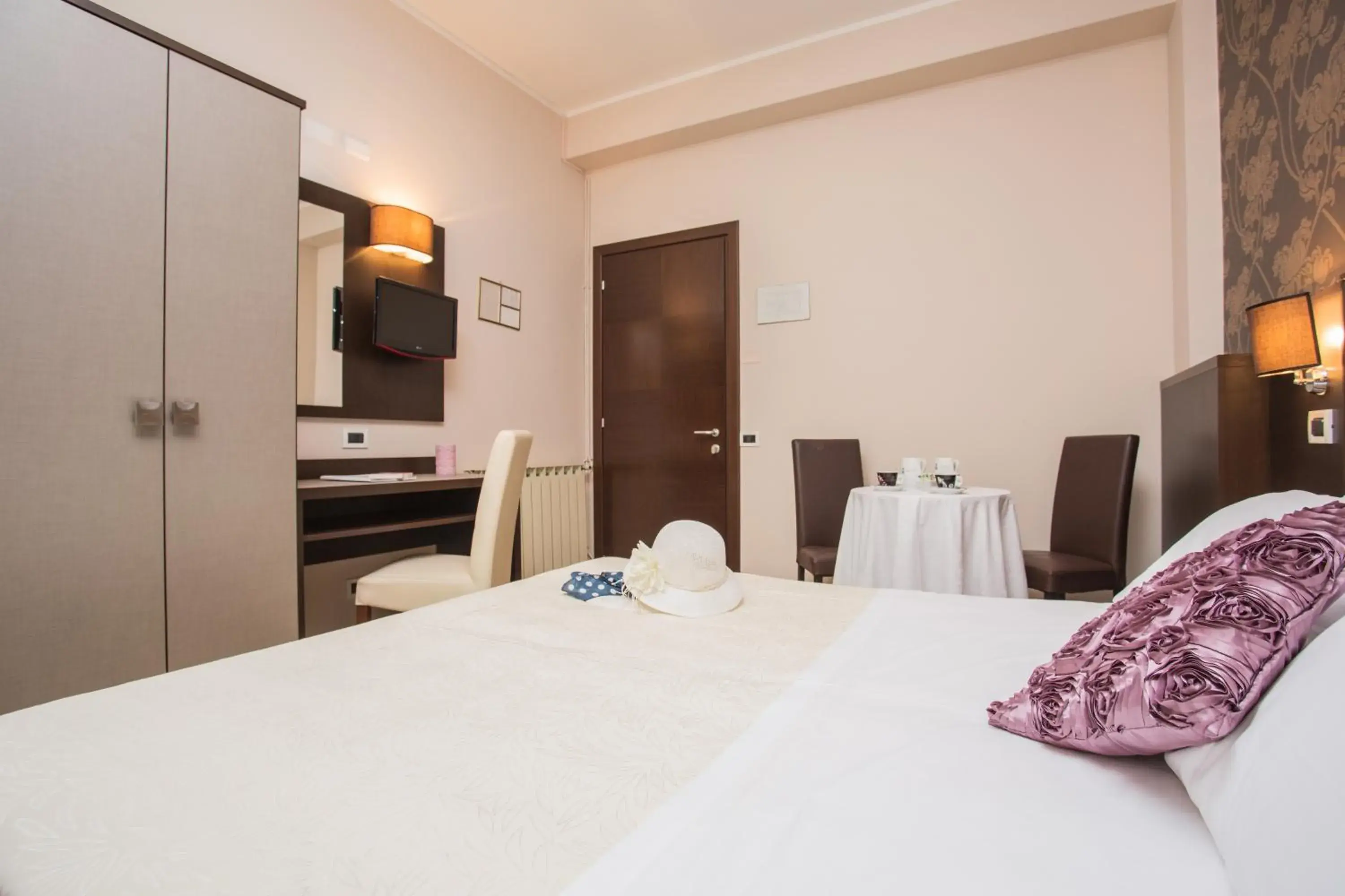 Double or Twin Room in Hotel Lalla & Villa Orly Beauty & Relax Double or Twin Room in Hotel Lalla & Villa Orly Beauty & Relax