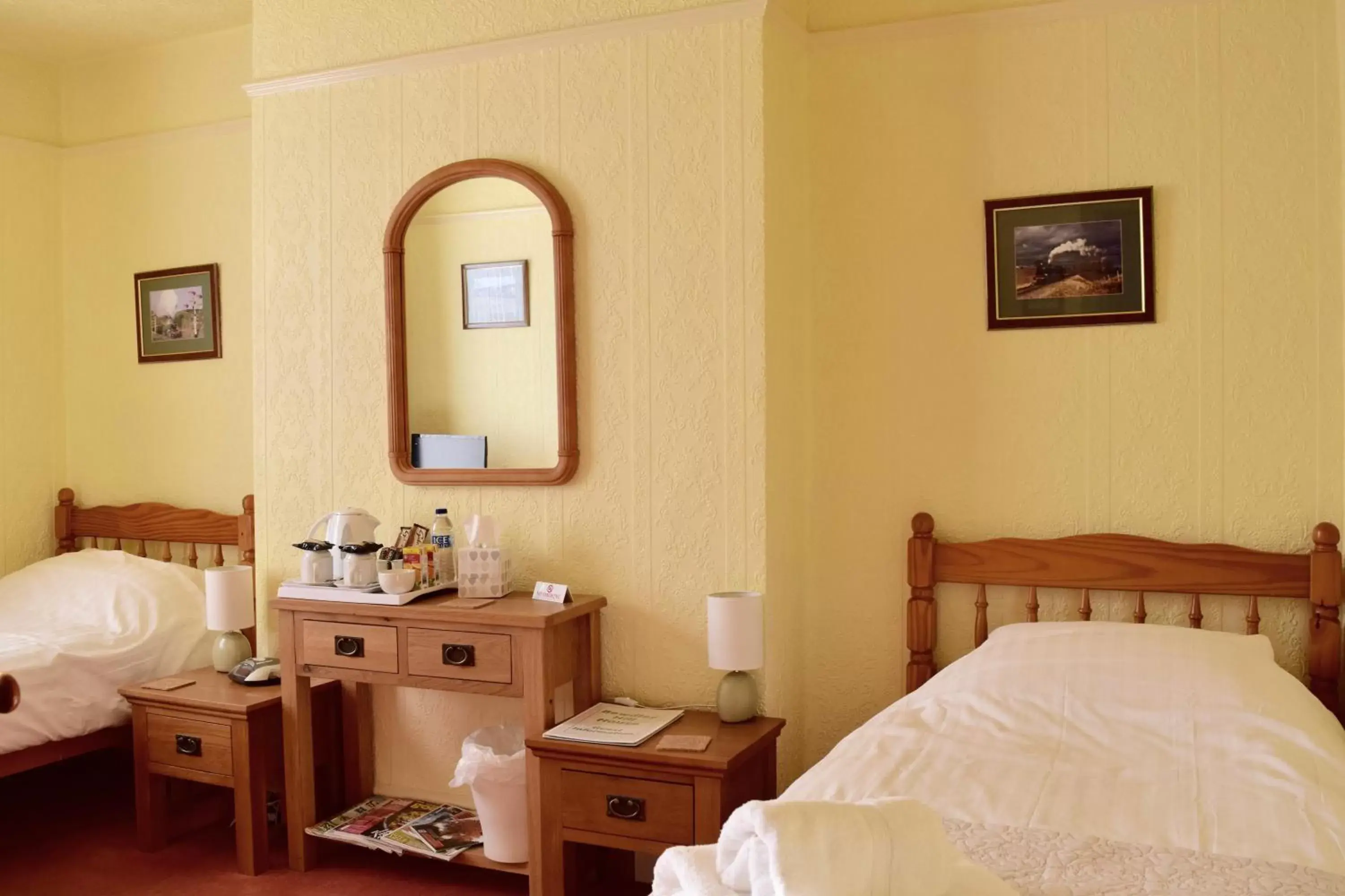 Twin Room with Shower in Bewdley Hill House Twin Room with Shower in Bewdley Hill House