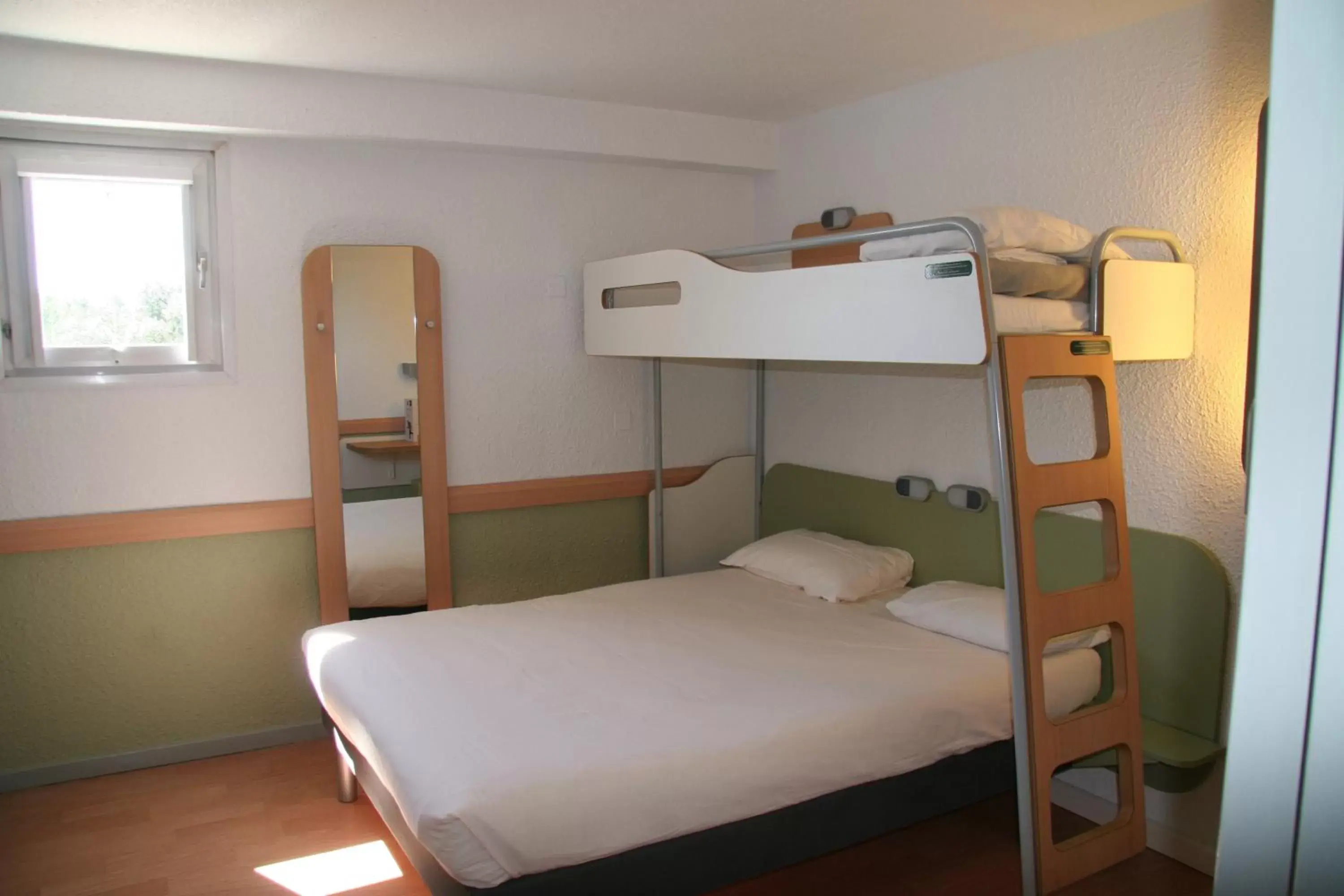Double Room with Bunk Bed in ibis budget Nimes Marguerittes - A9 Double Room with Bunk Bed in ibis budget Nimes Marguerittes - A9