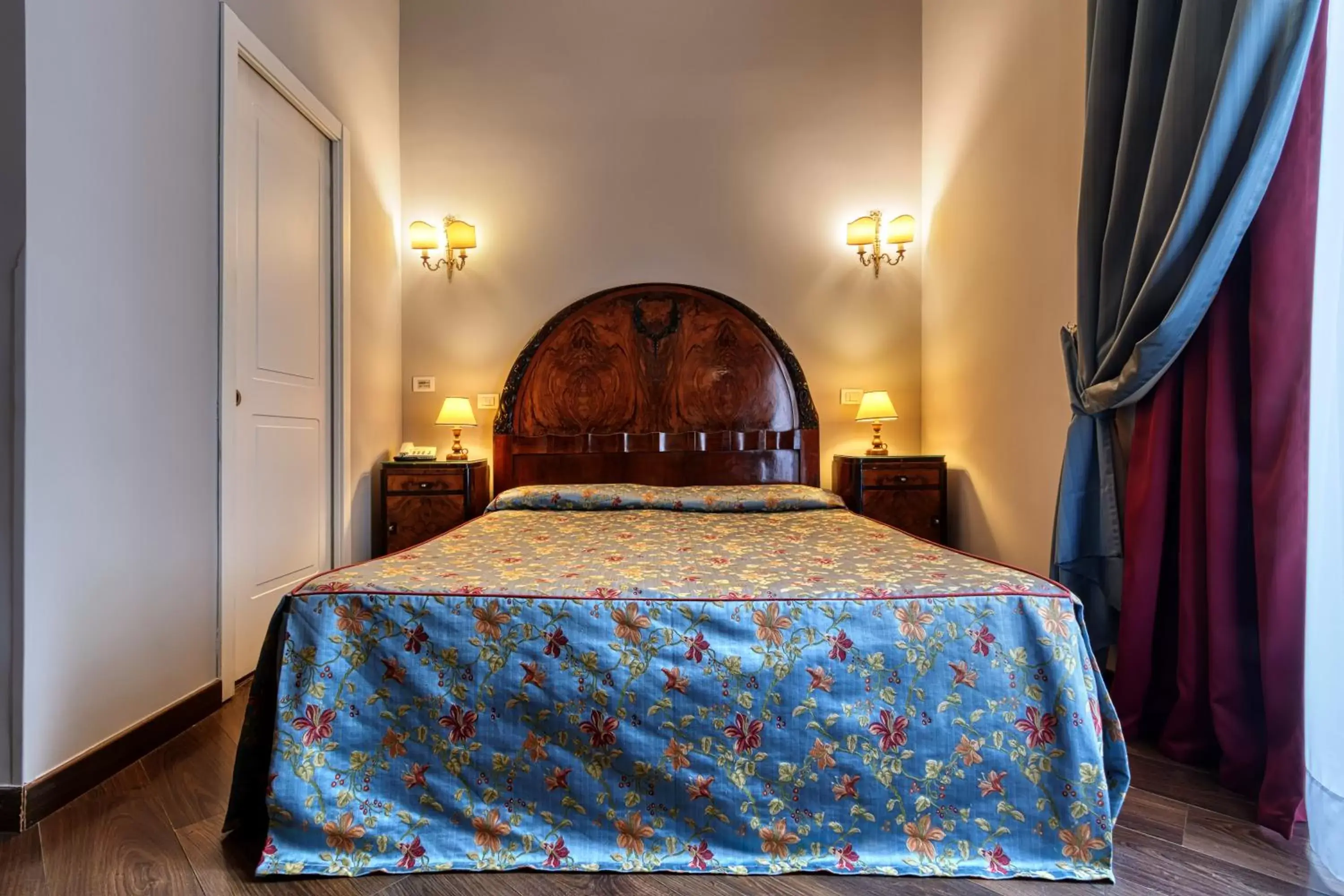 Economy Double Room in Decumani Hotel De Charme Economy Double Room in Decumani Hotel De Charme