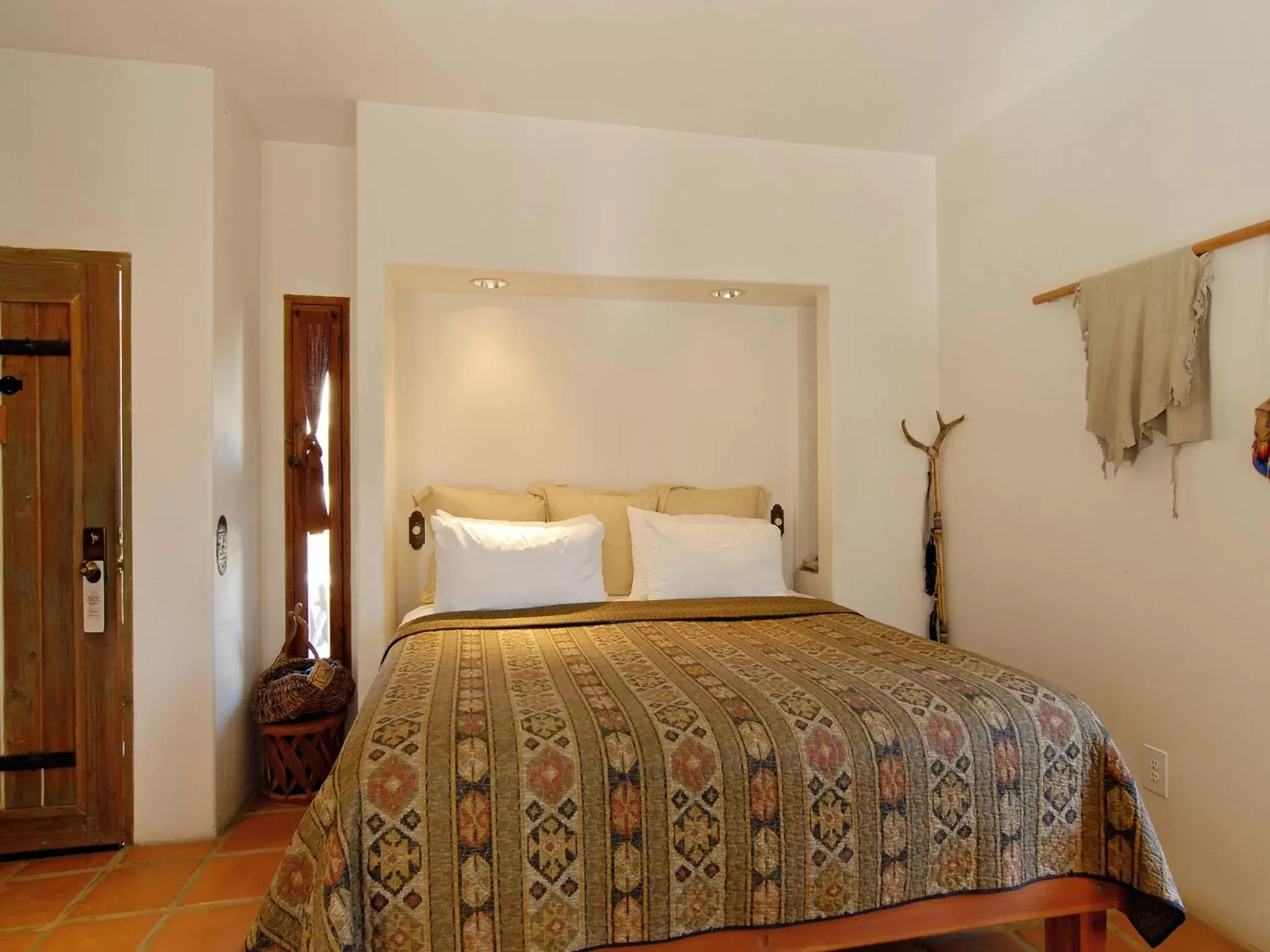 Superior King Room with Fireplace in Borrego Valley Inn Superior King Room with Fireplace in Borrego Valley Inn