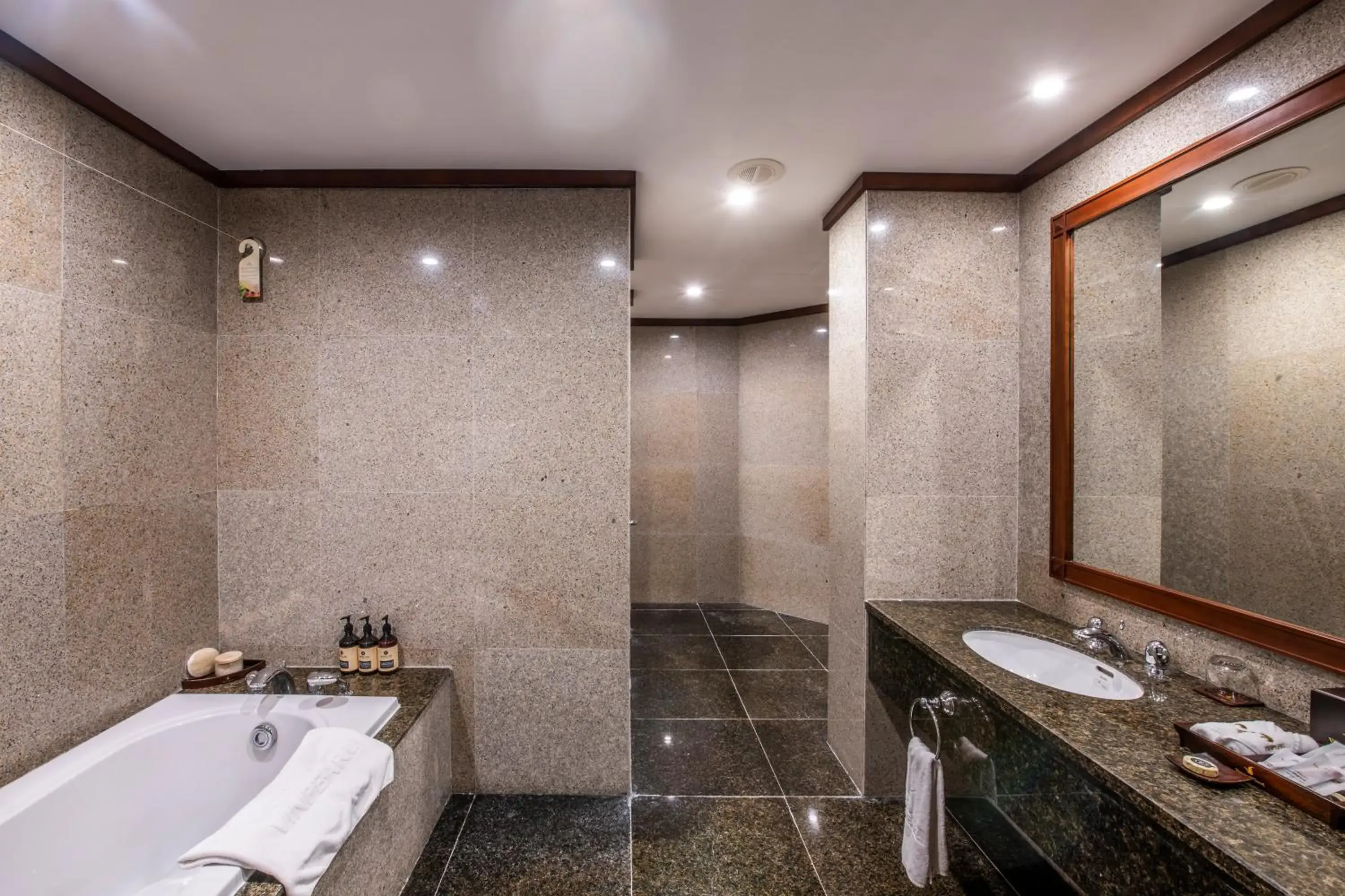 Junior Suite Garden View King Bed in Vinpearl Resort & Spa Phu Quoc Junior Suite Garden View King Bed in Vinpearl Resort & Spa Phu Quoc