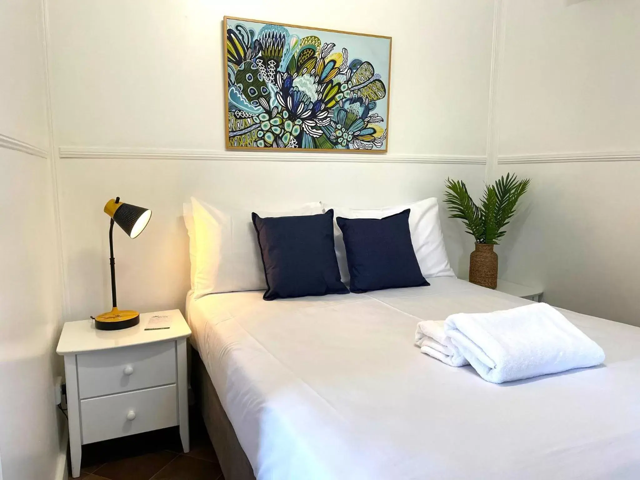 Deluxe Double Room with Balcony in Esk Caravan Park & Rail Trail Motel Deluxe Double Room with Balcony in Esk Caravan Park & Rail Trail Motel