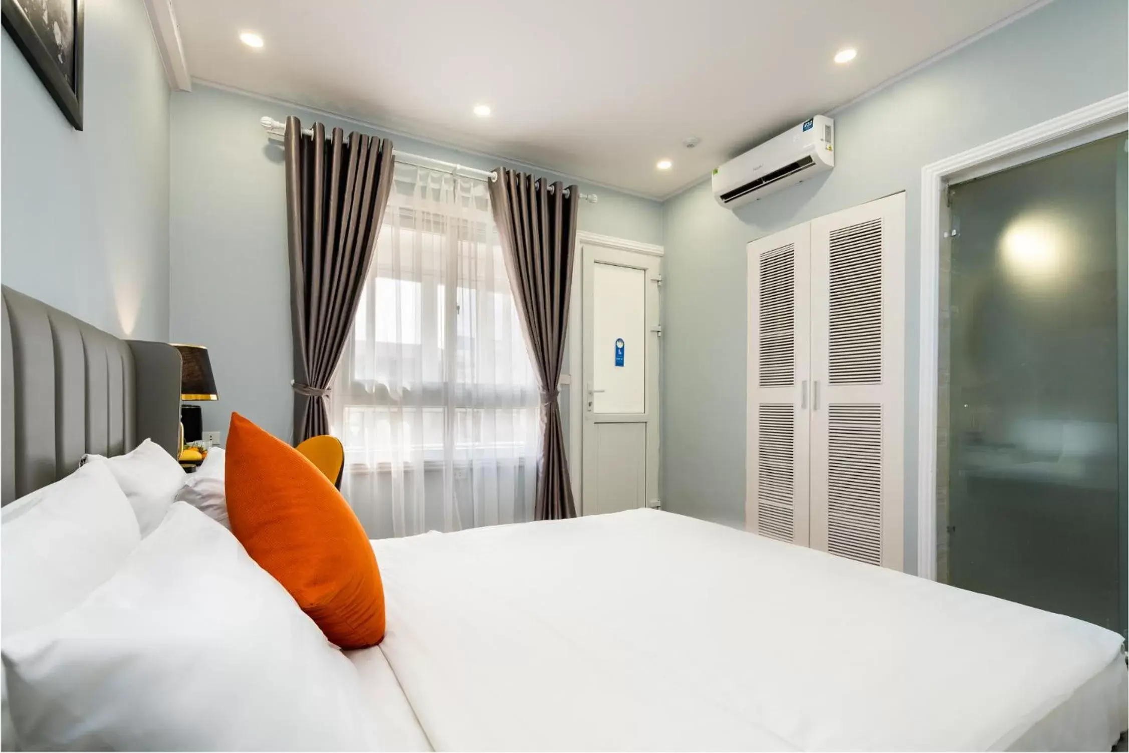 Family Room with Private Bathroom in Hanoi Memory Legends Hotel Family Room with Private Bathroom in Hanoi Memory Legends Hotel