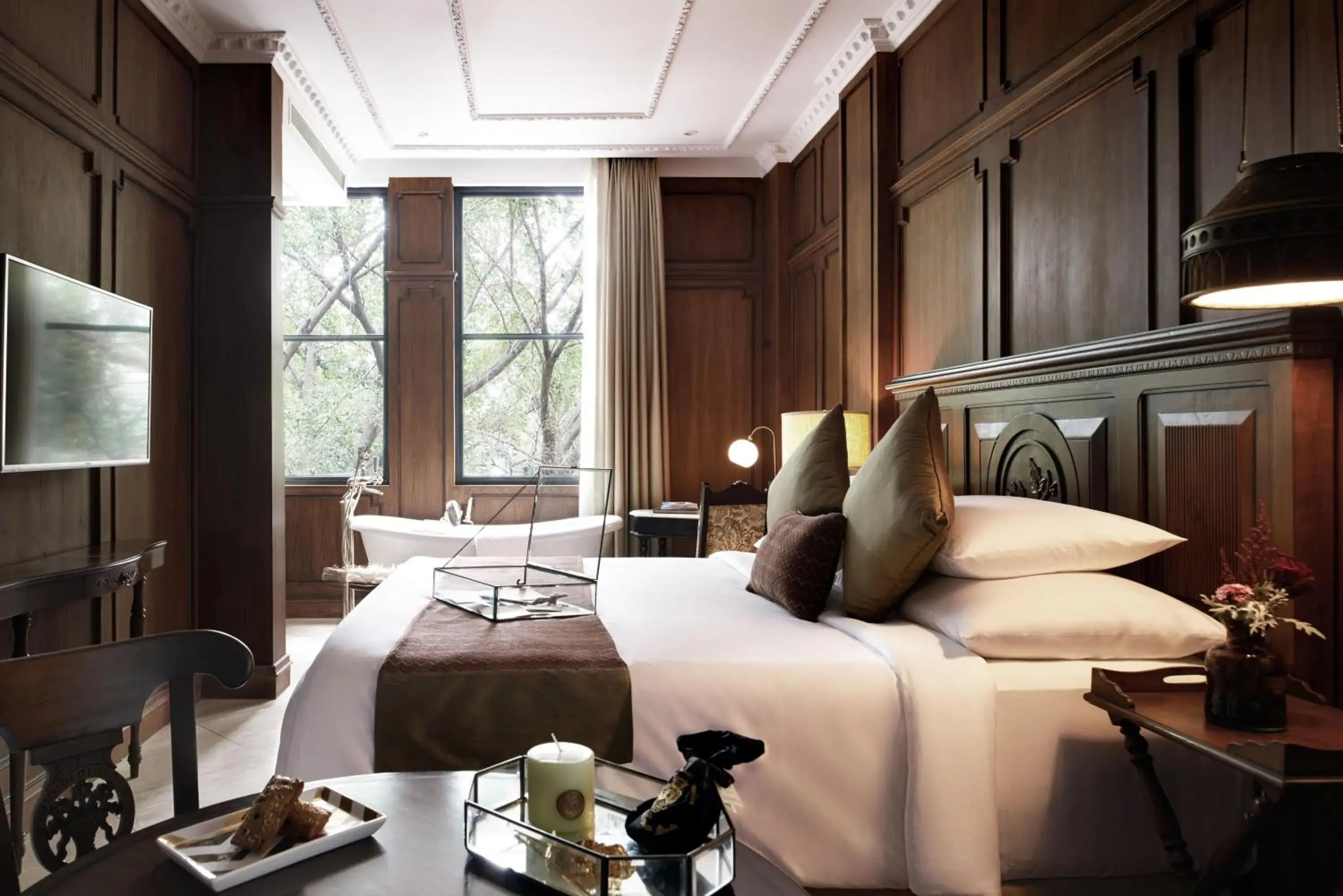 Wood Deluxe Double Room in The Gunawarman Wood Deluxe Double Room in The Gunawarman