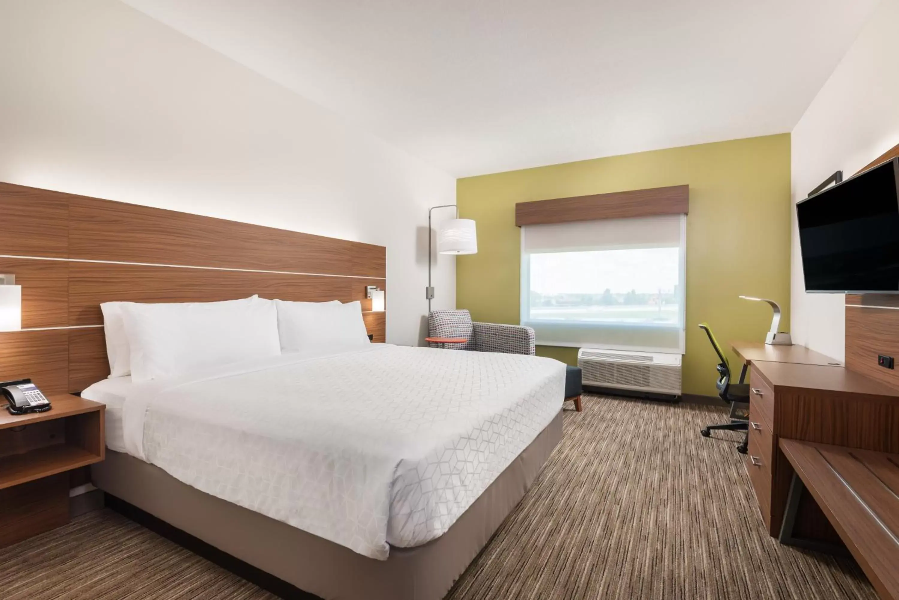 King Room - Hearing Accessible - Non-Smoking in Holiday Inn Express & Suites - Punta Gorda, an IHG Hotel King Room - Hearing Accessible - Non-Smoking in Holiday Inn Express & Suites - Punta Gorda, an IHG Hotel