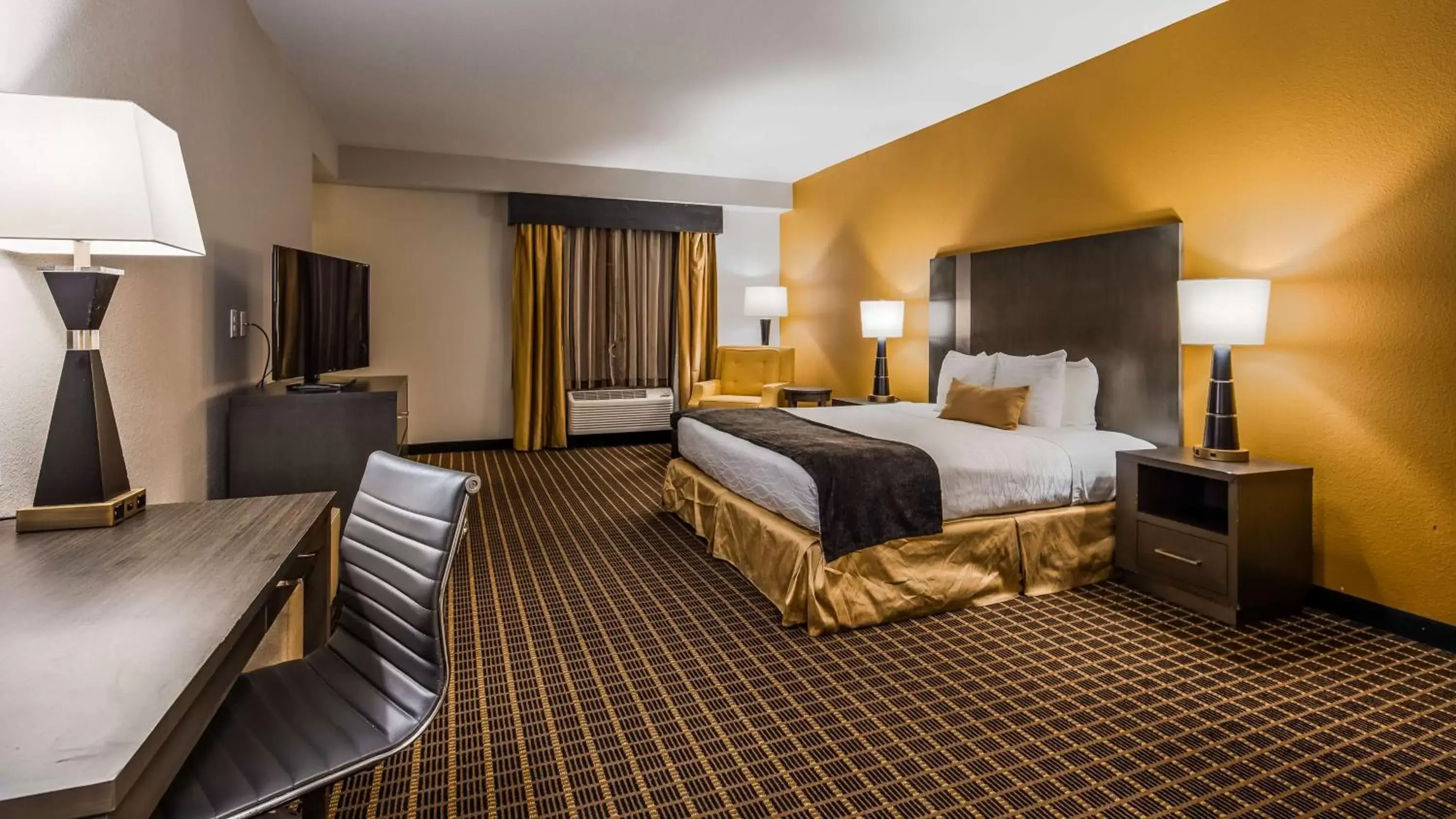 King Room with Walk-in Shower - Disability Access in Best Western Plus Lampasas Inn & Suites King Room with Walk-in Shower - Disability Access in Best Western Plus Lampasas Inn & Suites