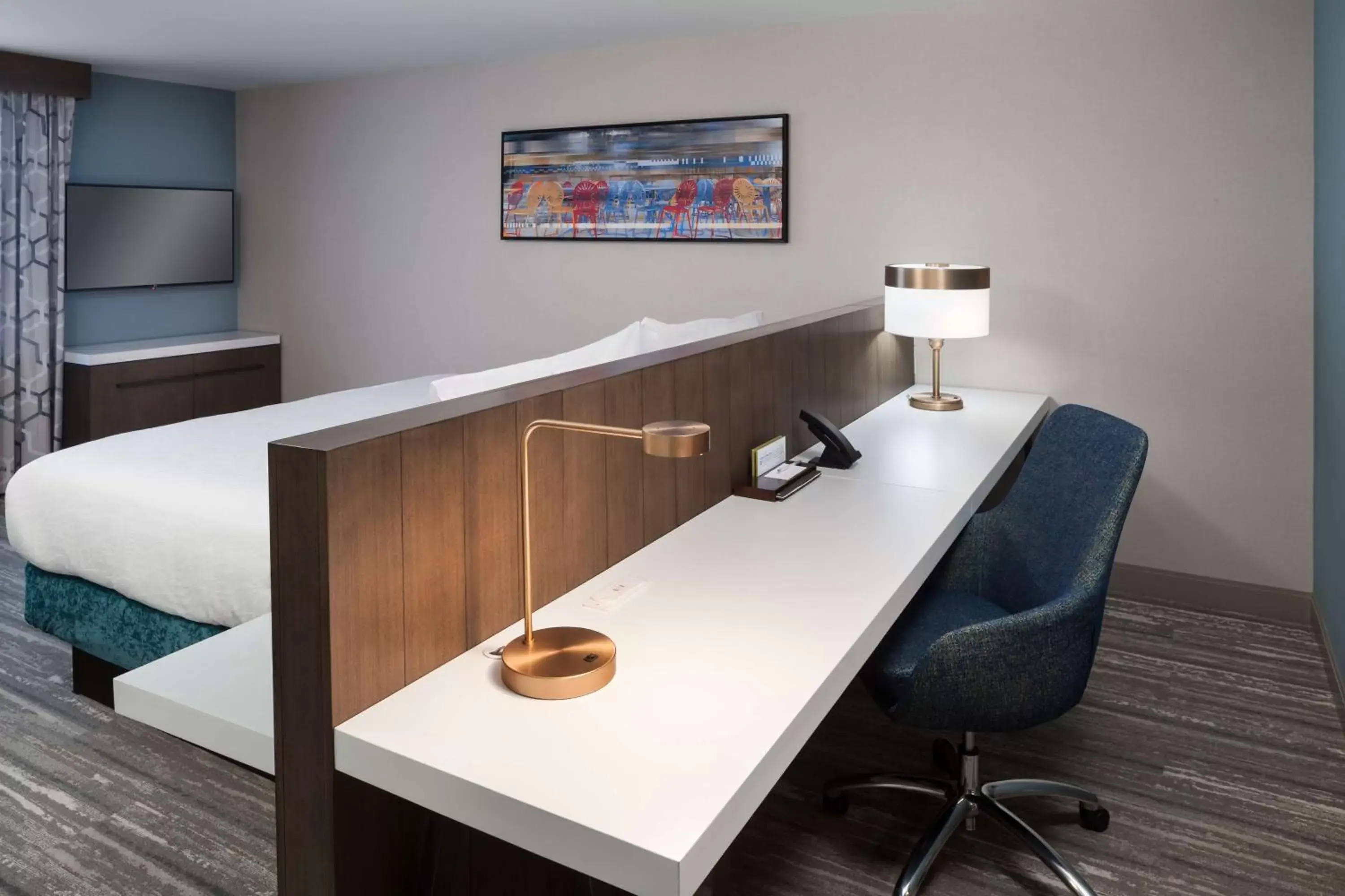 Deluxe King Room in Hilton Garden Inn Madison Downtown, WI Deluxe King Room in Hilton Garden Inn Madison Downtown, WI