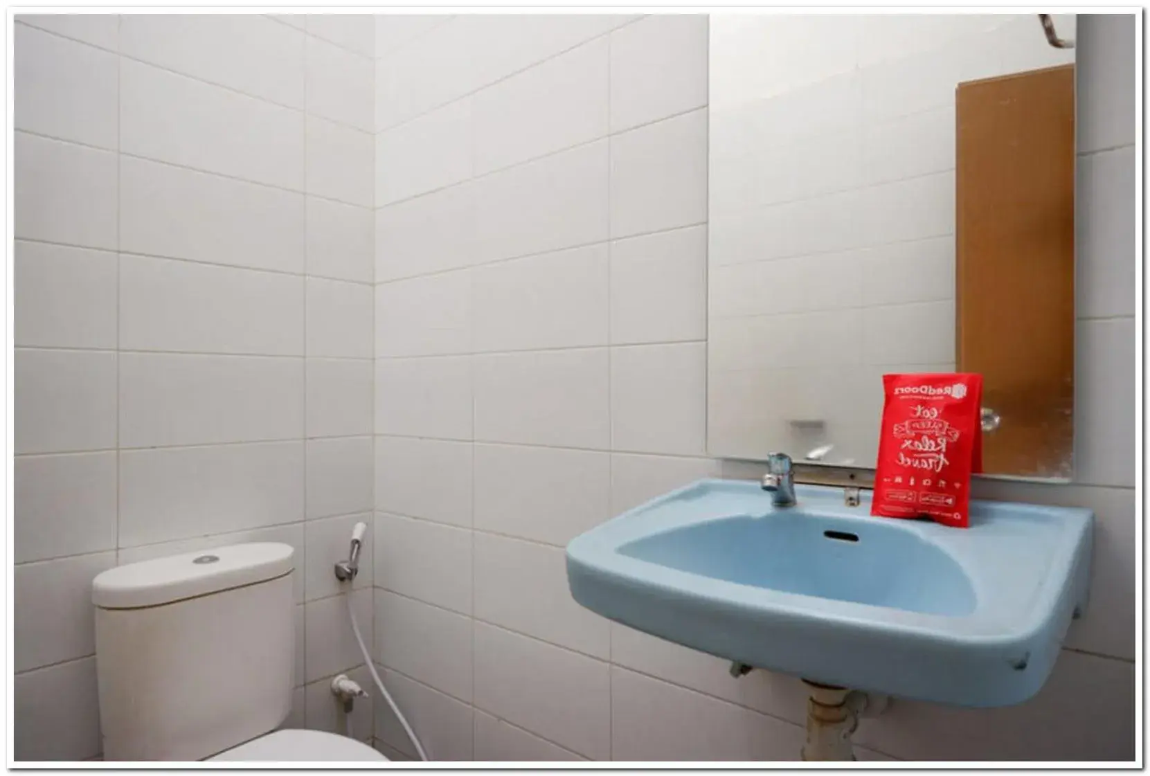 Superior Twin Room in RedDoorz @ Prawirotaman Superior Twin Room in RedDoorz @ Prawirotaman