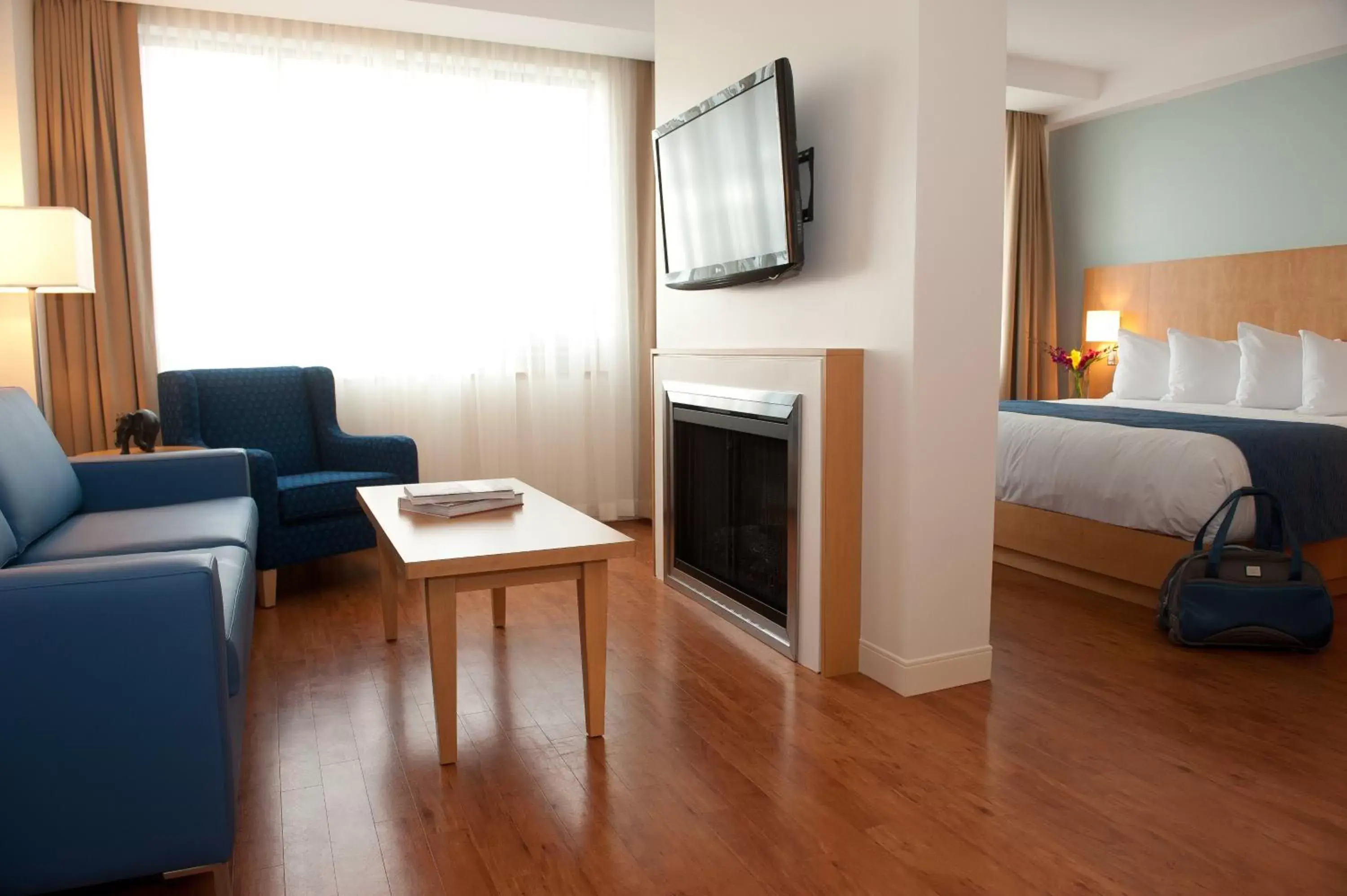 King Suite in The Holman Grand Hotel King Suite in The Holman Grand Hotel