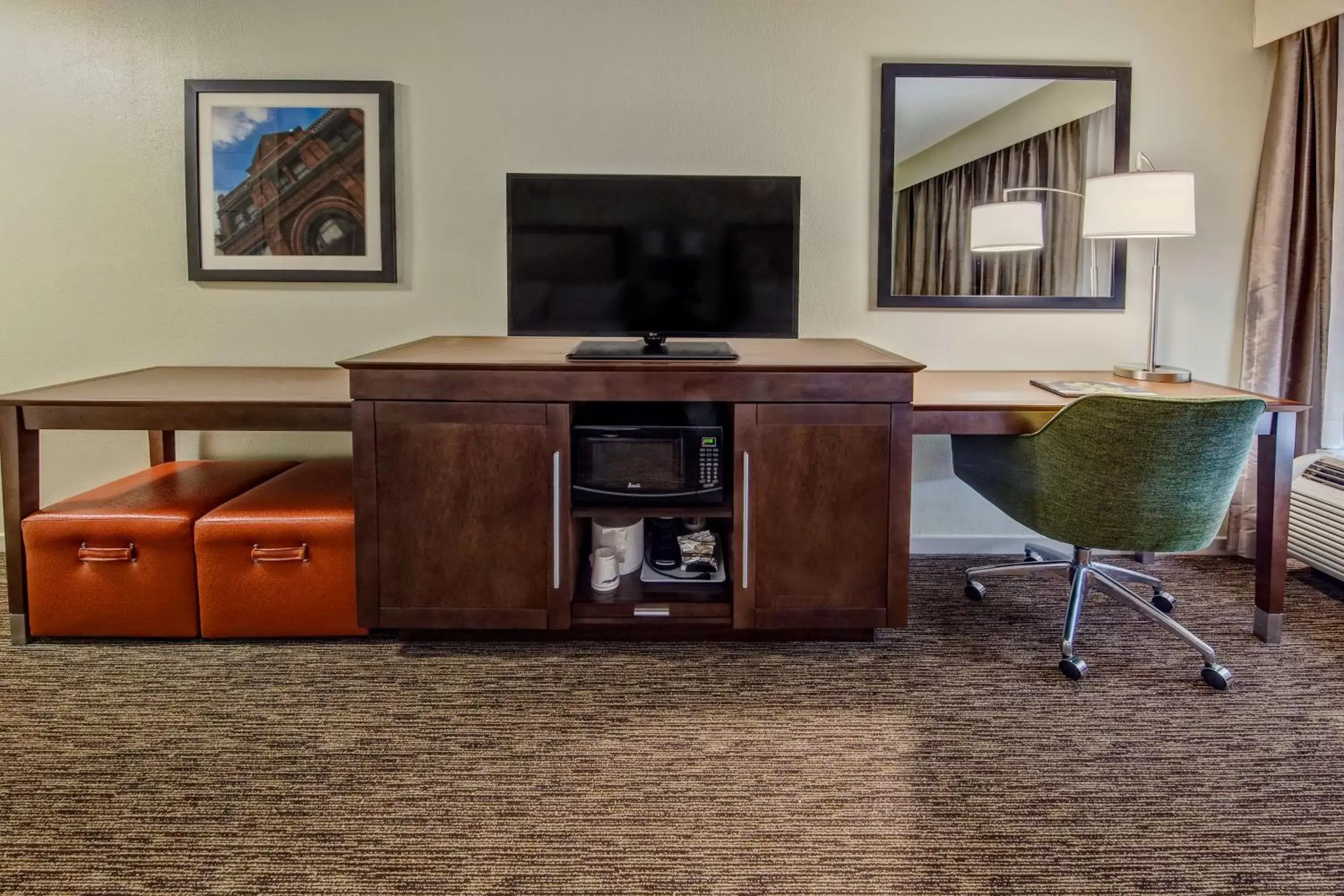 King Room with Bath Tub - Disability Access - Non-Smoking in Hampton Inn Savannah-I-95-North King Room with Bath Tub - Disability Access - Non-Smoking in Hampton Inn Savannah-I-95-North