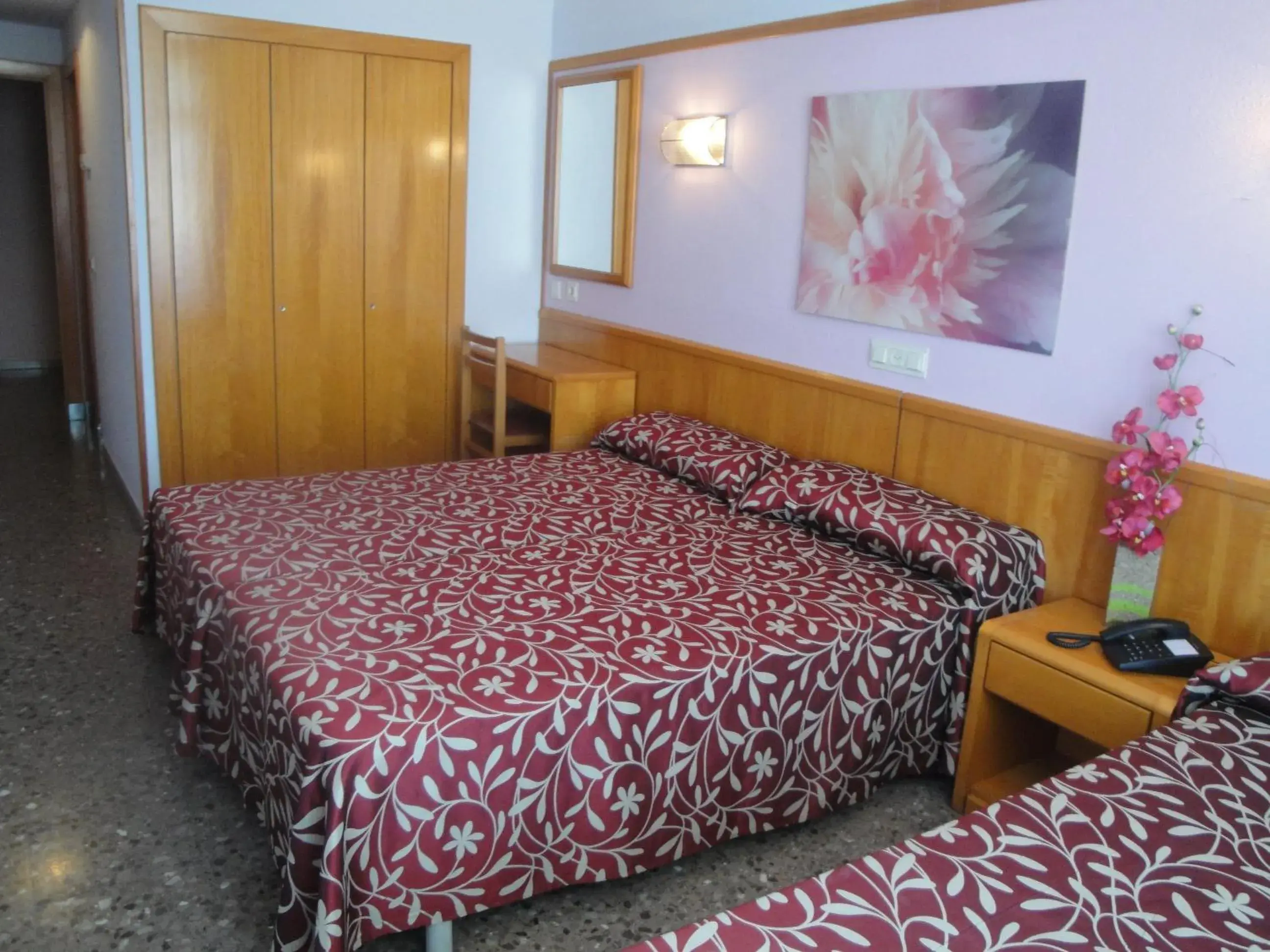 Twin Room with Balcony in Hotel Esplendid Twin Room with Balcony in Hotel Esplendid