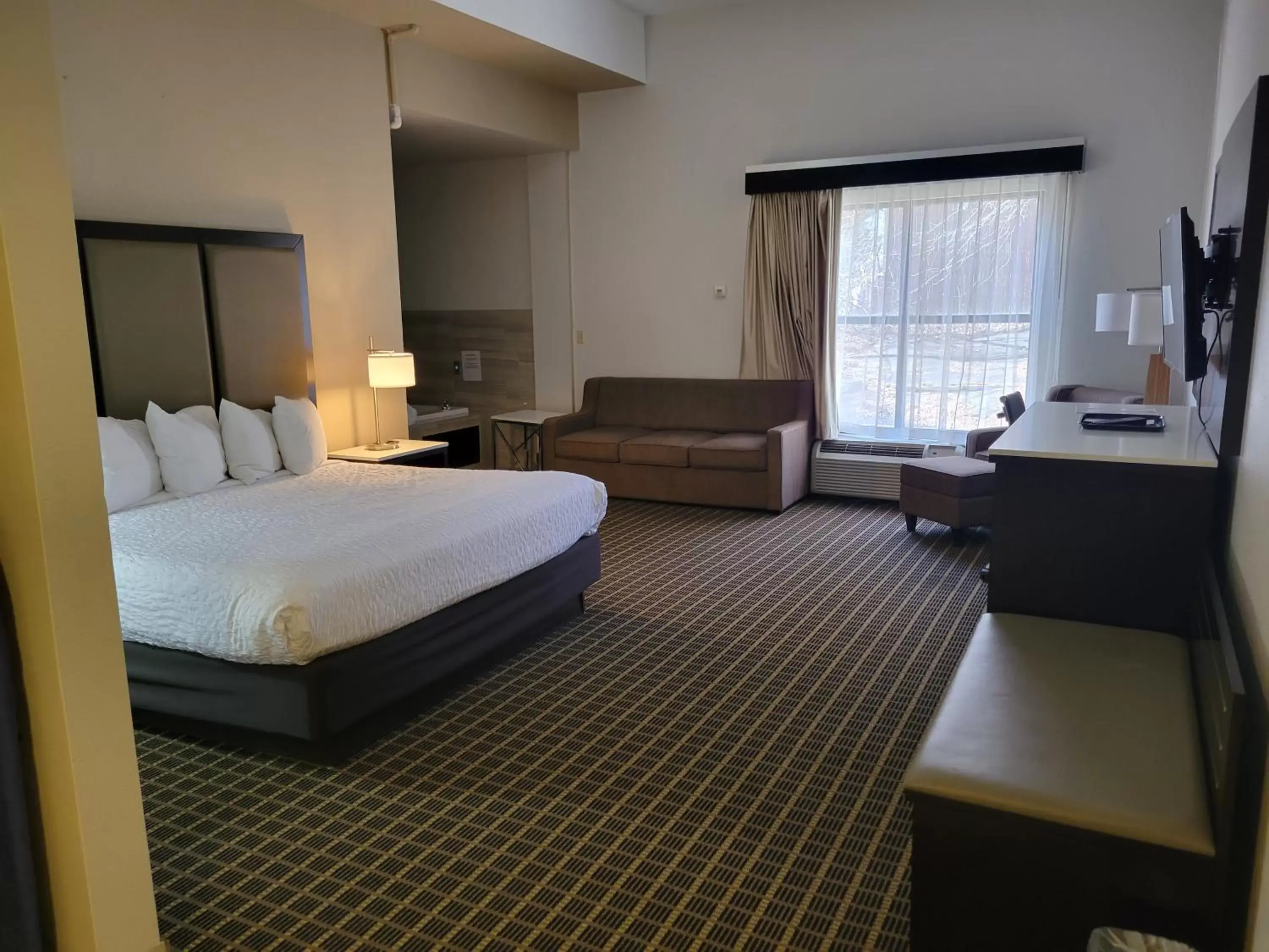 King Suite with Hot Tub - Non-Smoking in Best Western Chesapeake Bay North Inn King Suite with Hot Tub - Non-Smoking in Best Western Chesapeake Bay North Inn