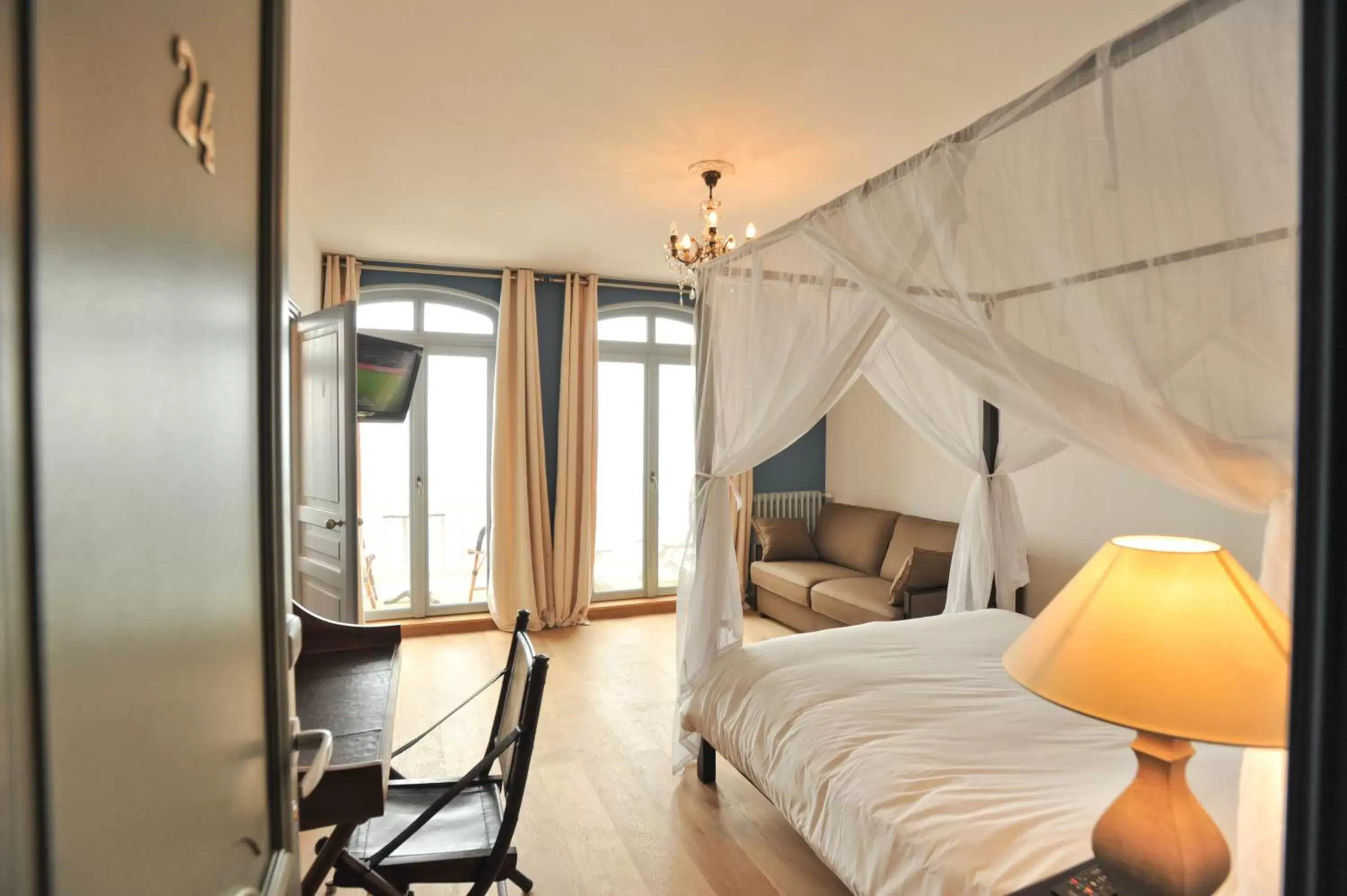 Double Room with Balcony and Sea View in Hotel Le Rayon Vert Double Room with Balcony and Sea View in Hotel Le Rayon Vert