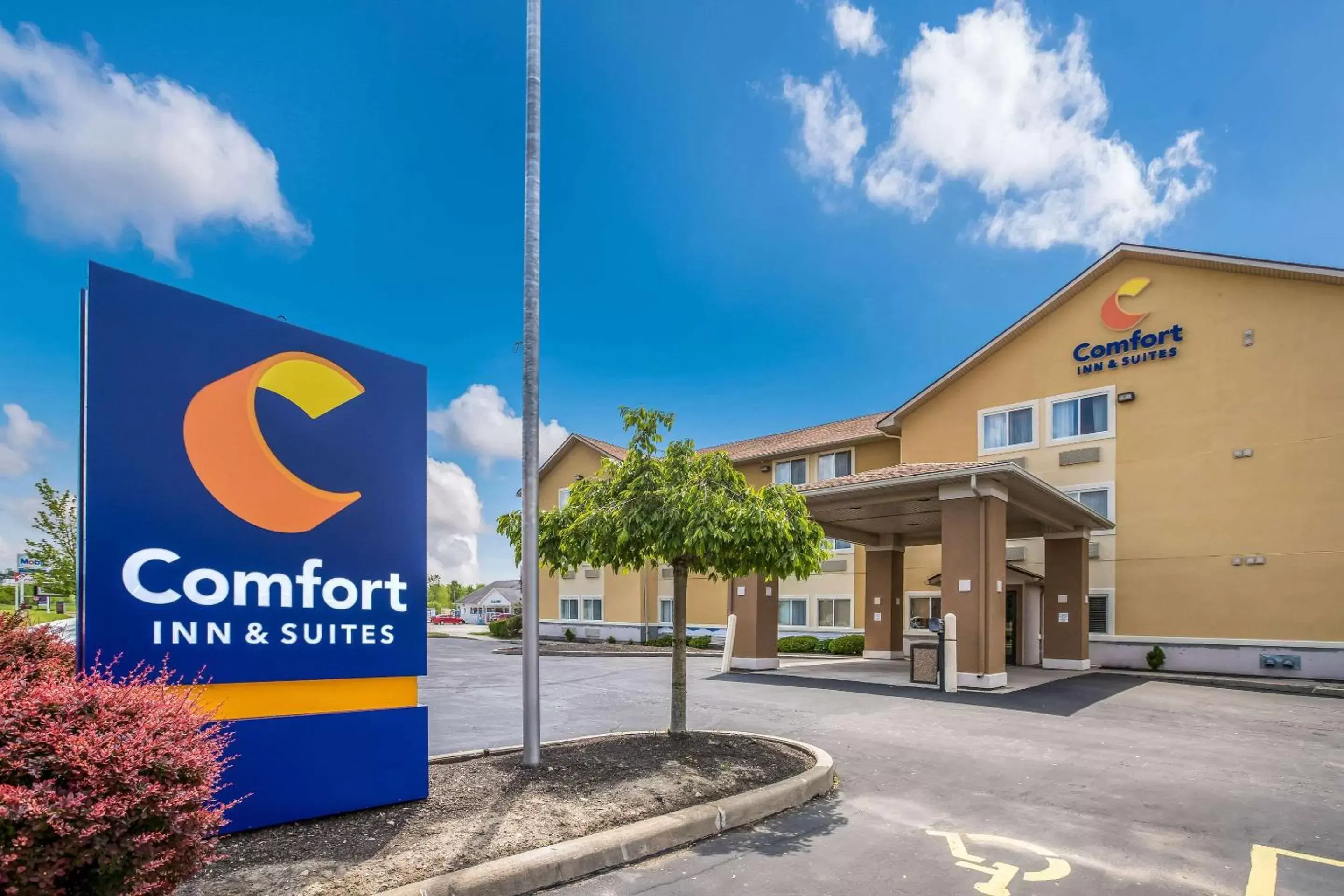Comfort Inn & Suites Fairborn near Wright Patterson AFB Comfort Inn & Suites Fairborn near Wright Patterson AFB